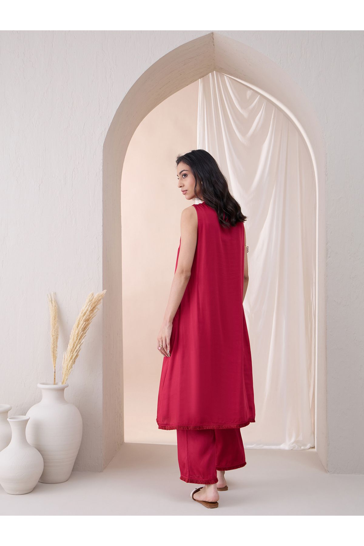 Femmella By Styli-كورتا طويلة بدون أكمام وياقة ماندرين مع بنطلون مستقيم 3