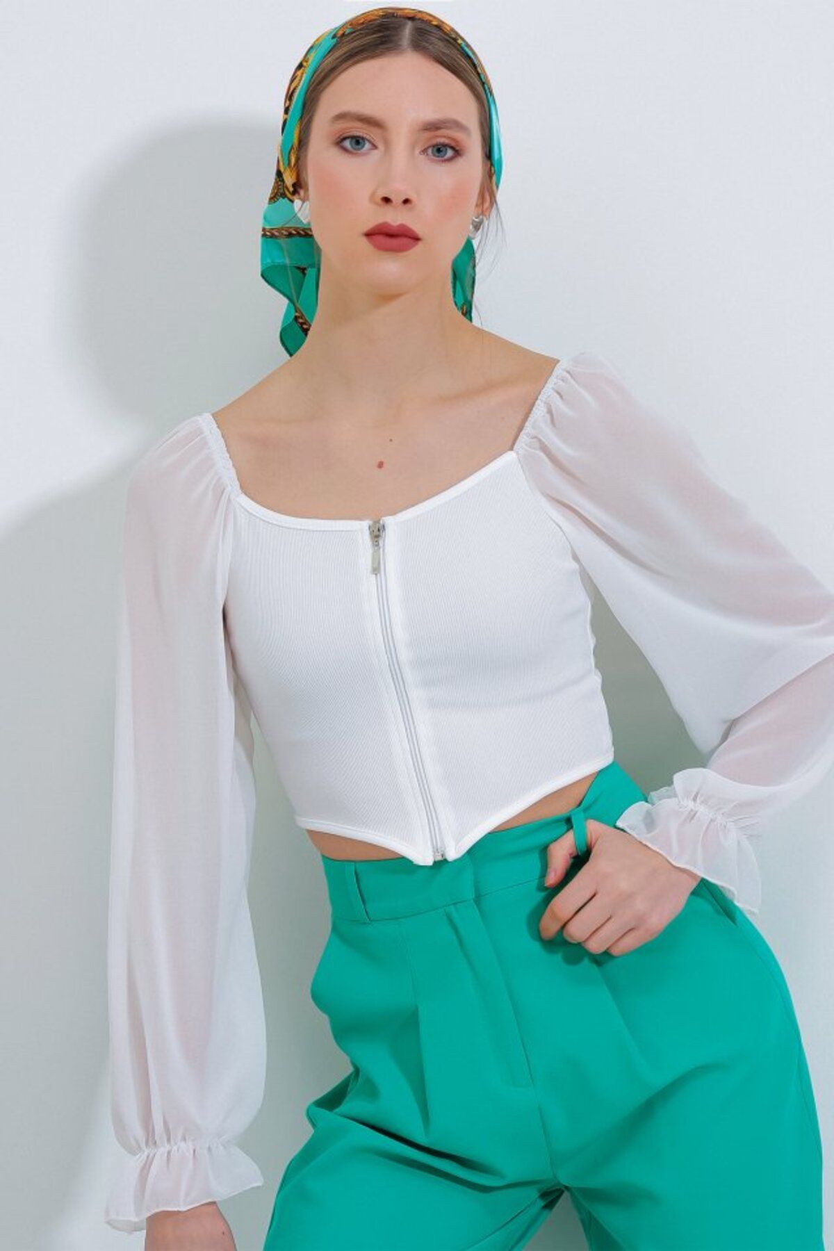 moda wanilia Beyaz Şifon Önü Fermuarlı Bluz 0496