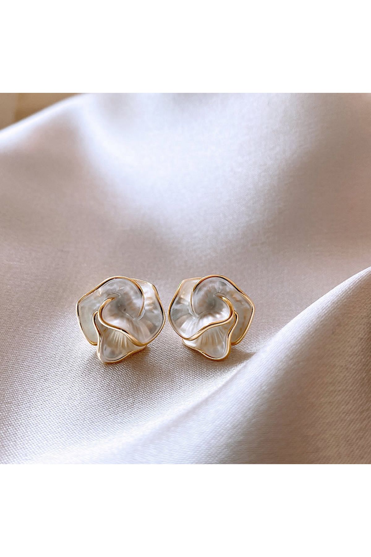 Choice-flower Delicate Camellia Stud Earring For Women Unique Flower Design Ear Stud Temperament White Earr 1