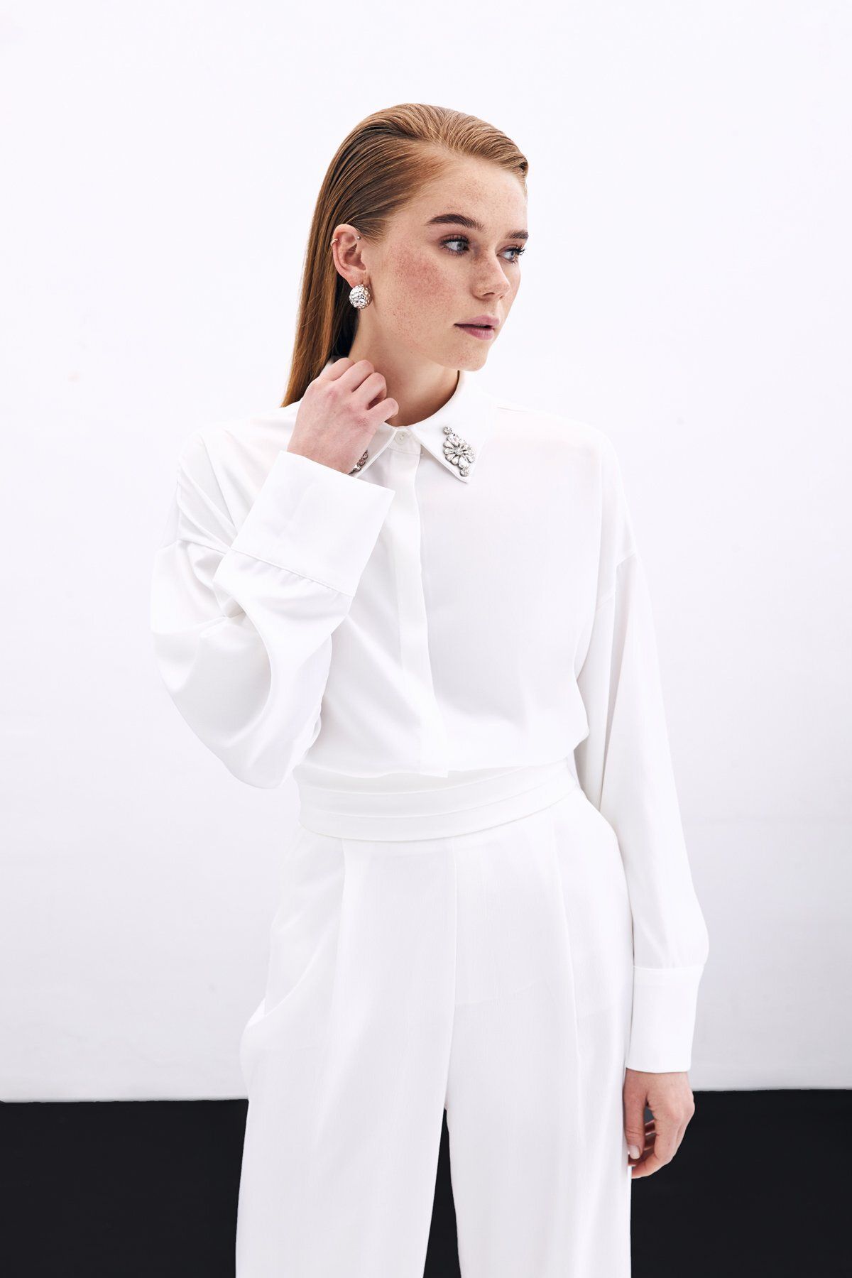 Sateen-قميص إكرو مفصل مع إكسسوارات 2