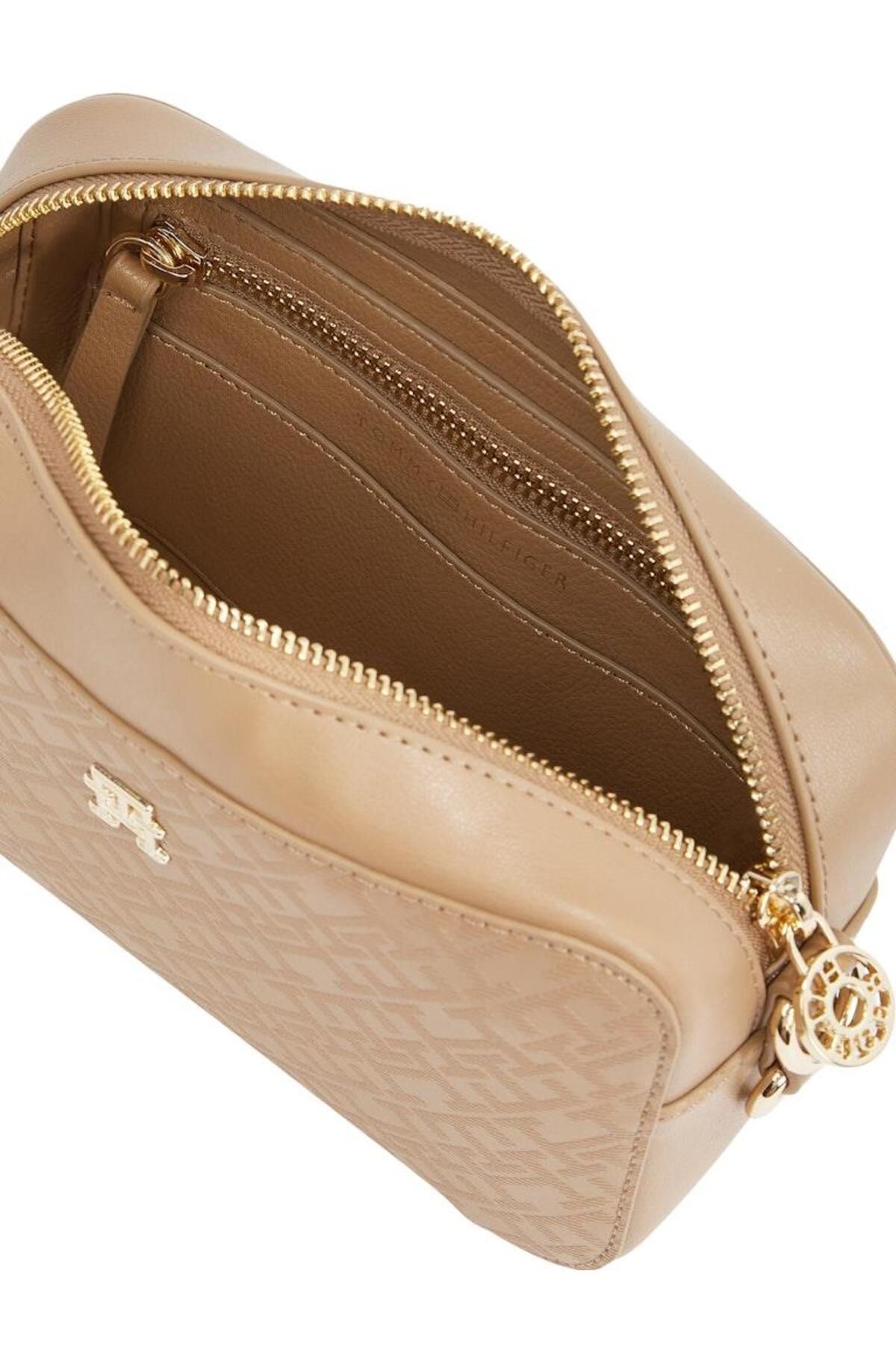 Tommy Hilfiger-Women's Th Distinct Camera Bag Mono Crossbody Bag 3
