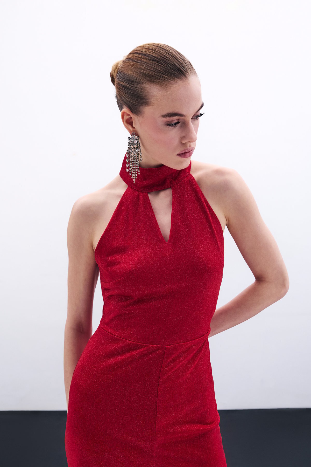 Sateen-Sleeveless Shiny Jumpsuit - Red 4