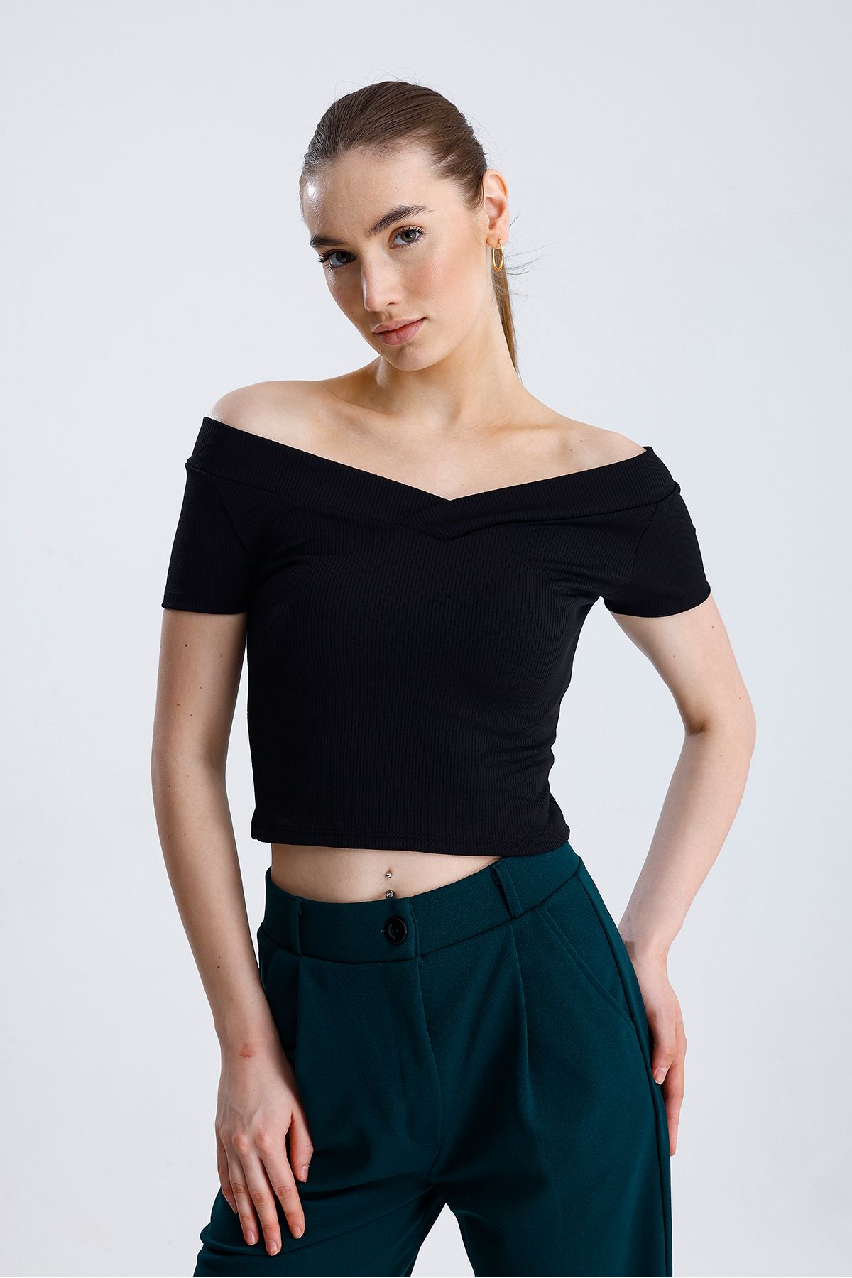 mezozoik-Black V-Neck Short Sleeve Crop Blouse 1