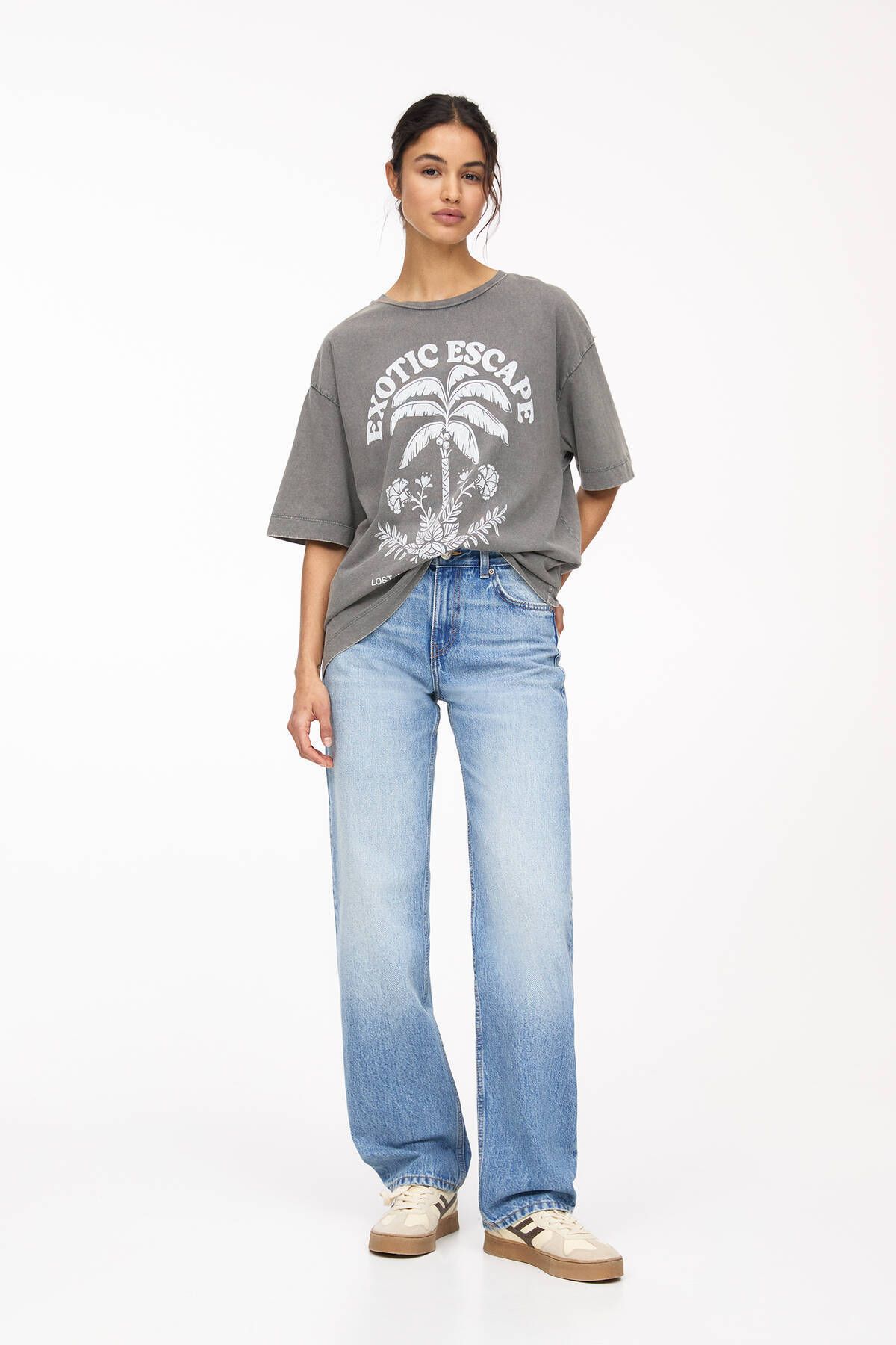 خرید تیشرت گرافیک چاپی زنانه با یقه گرد و طراحی اورسایز Pull & Bear