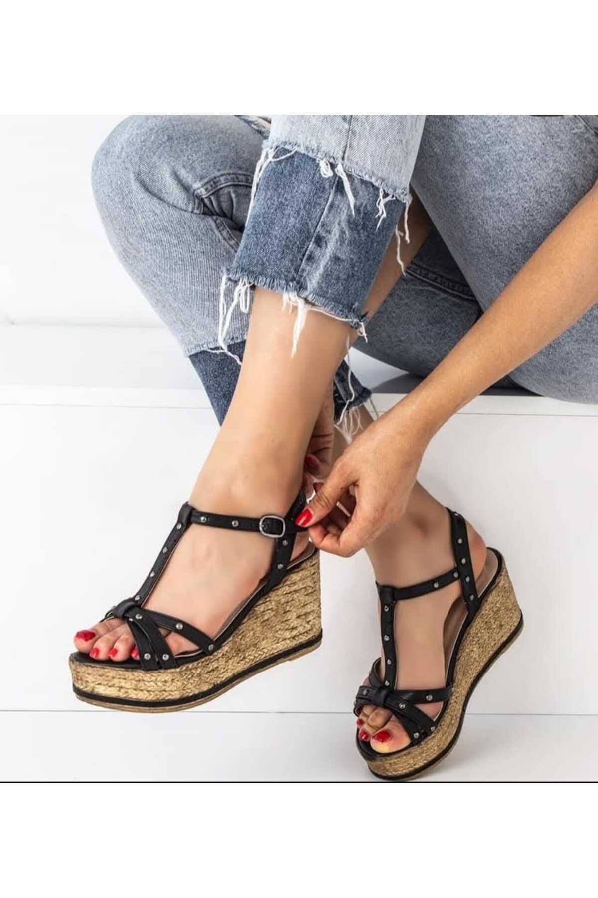 Black Stapled Padded Heel Sandals- 18601