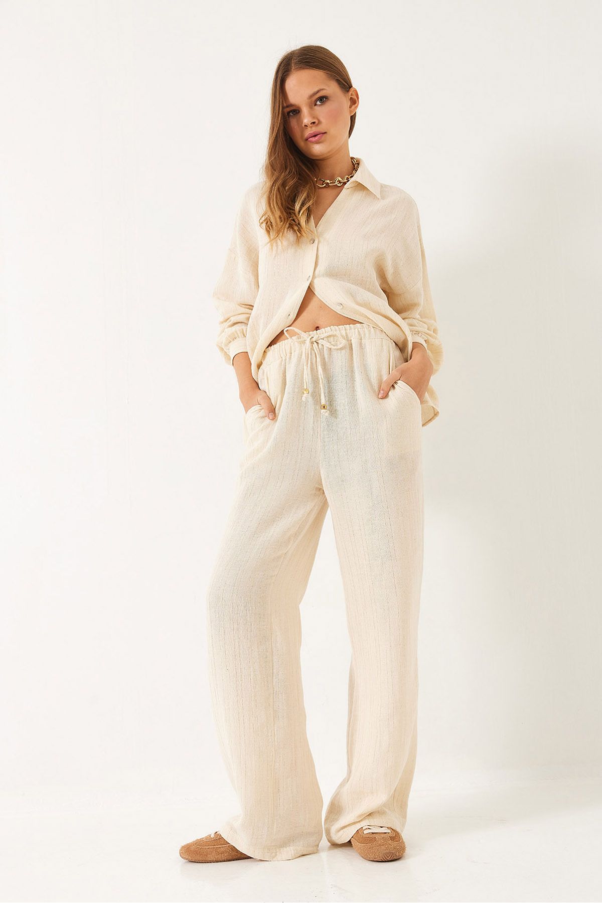 Bianco Lucci-Pantaloni Palazzo din muselină aurita, cu buzunare, cu cravată elastică, 80152 60271077 2