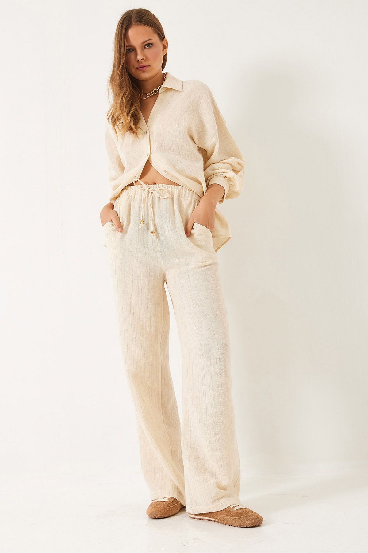 Bianco Lucci-Pantaloni Palazzo din muselină aurita, cu buzunare, cu cravată elastică, 80152 60271077 3