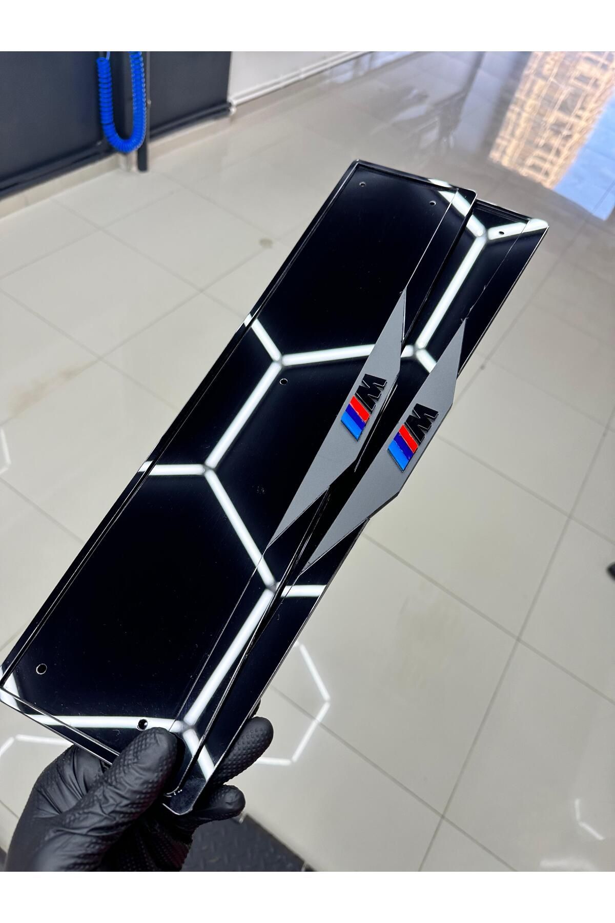 BMW M Tutkunlarına Özel Kabartmalı Pleksi Plakalık!