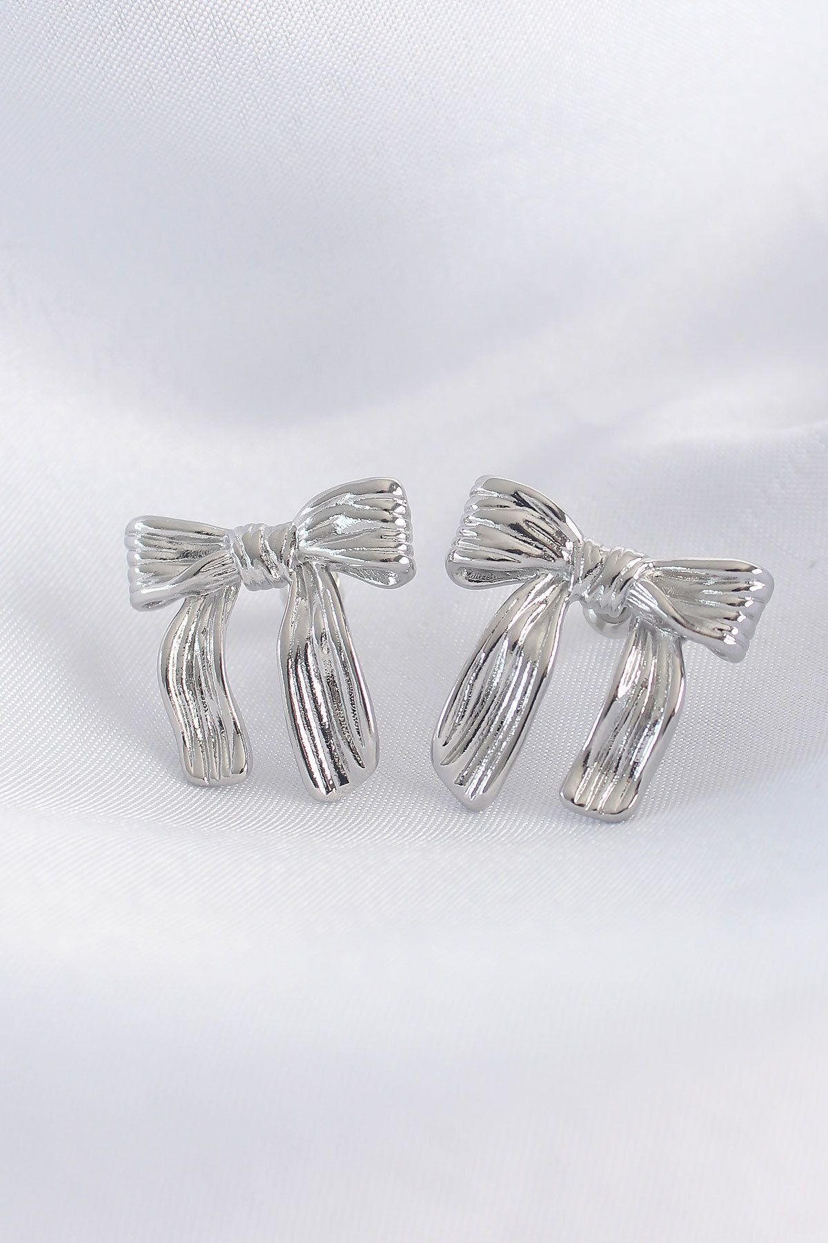 Skygo-Silver Colored Striped Brass Bow Earrings - TJ-BKP8935 1