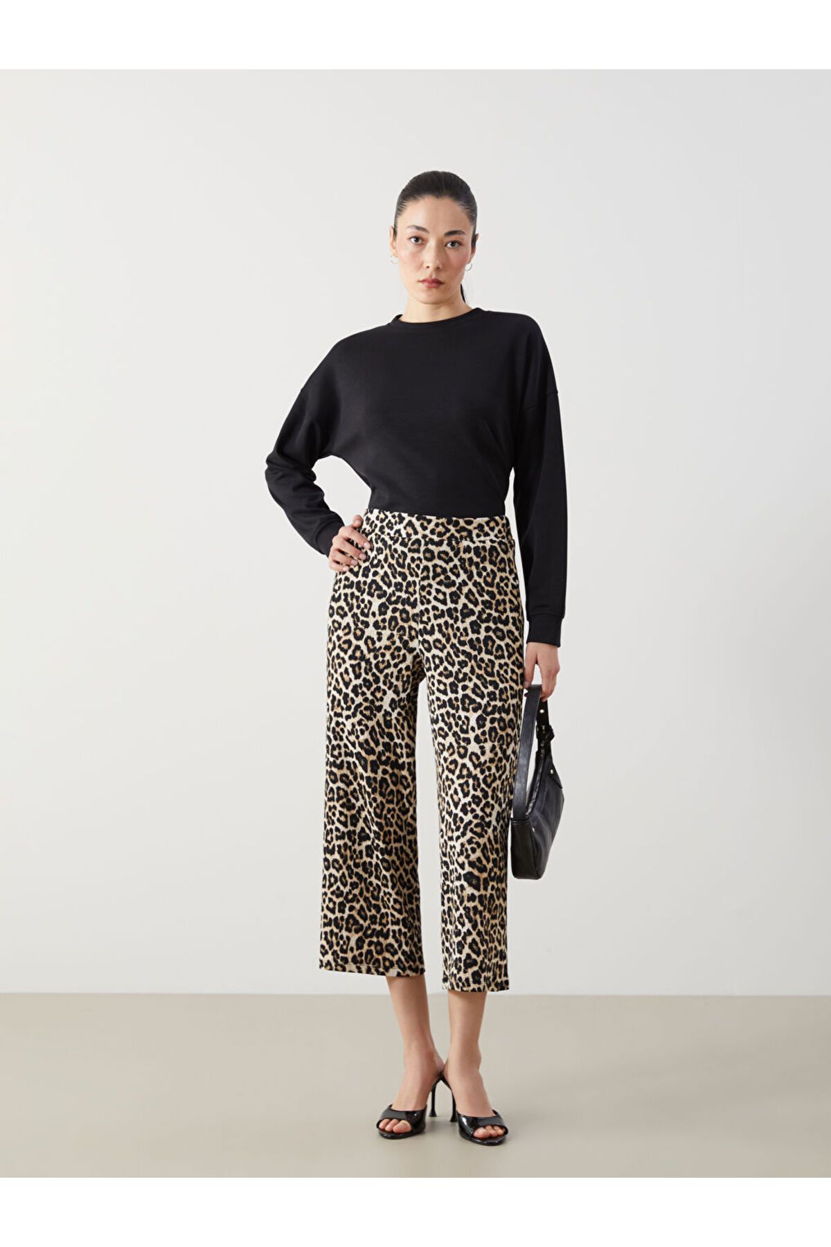 LC Waikiki Yeni Sezon Standart Fit Leopar Desenli Kadin Pantolon - S5L025Z8