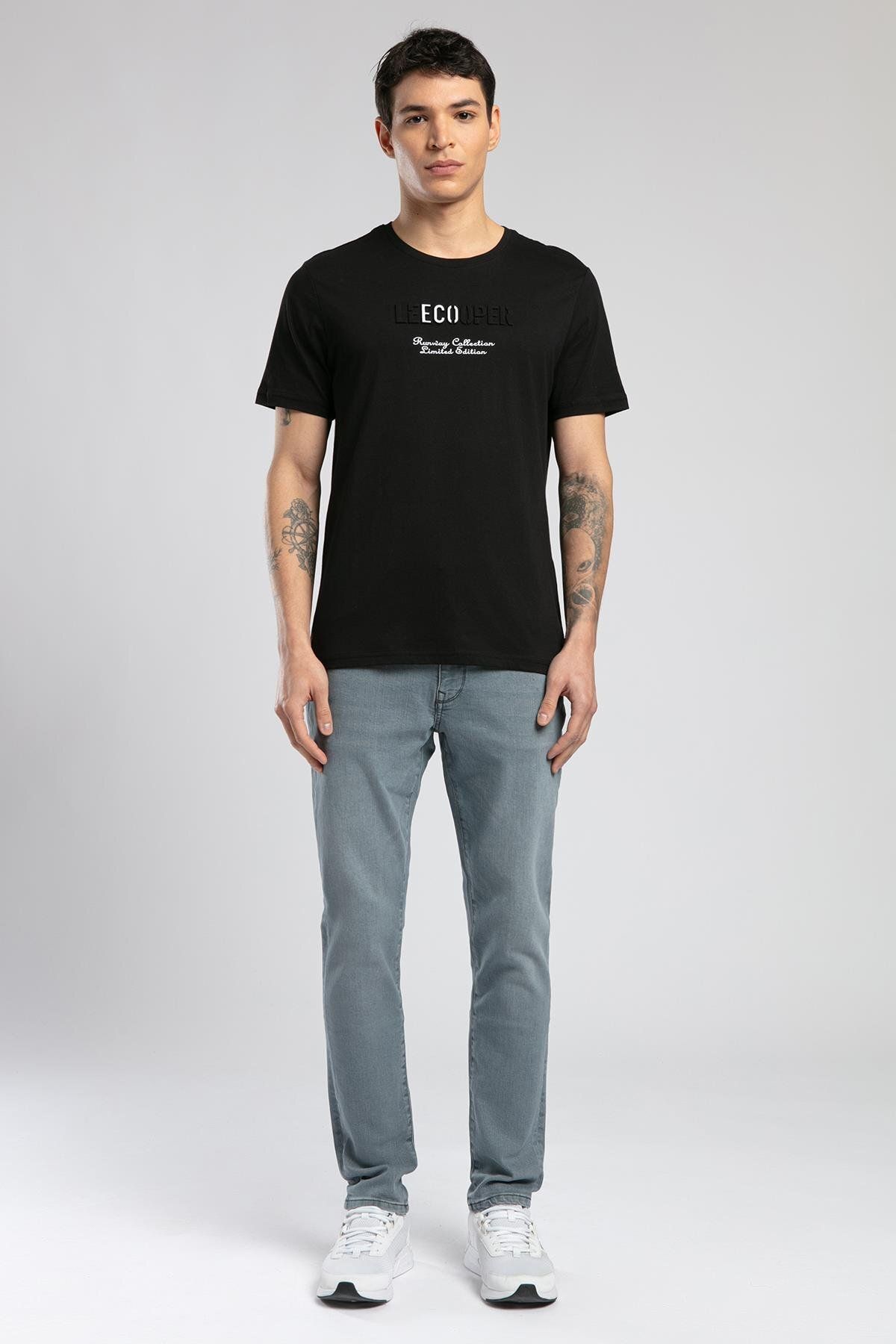 تی شرت یقه مردانه Desav مشکی Lee Cooper