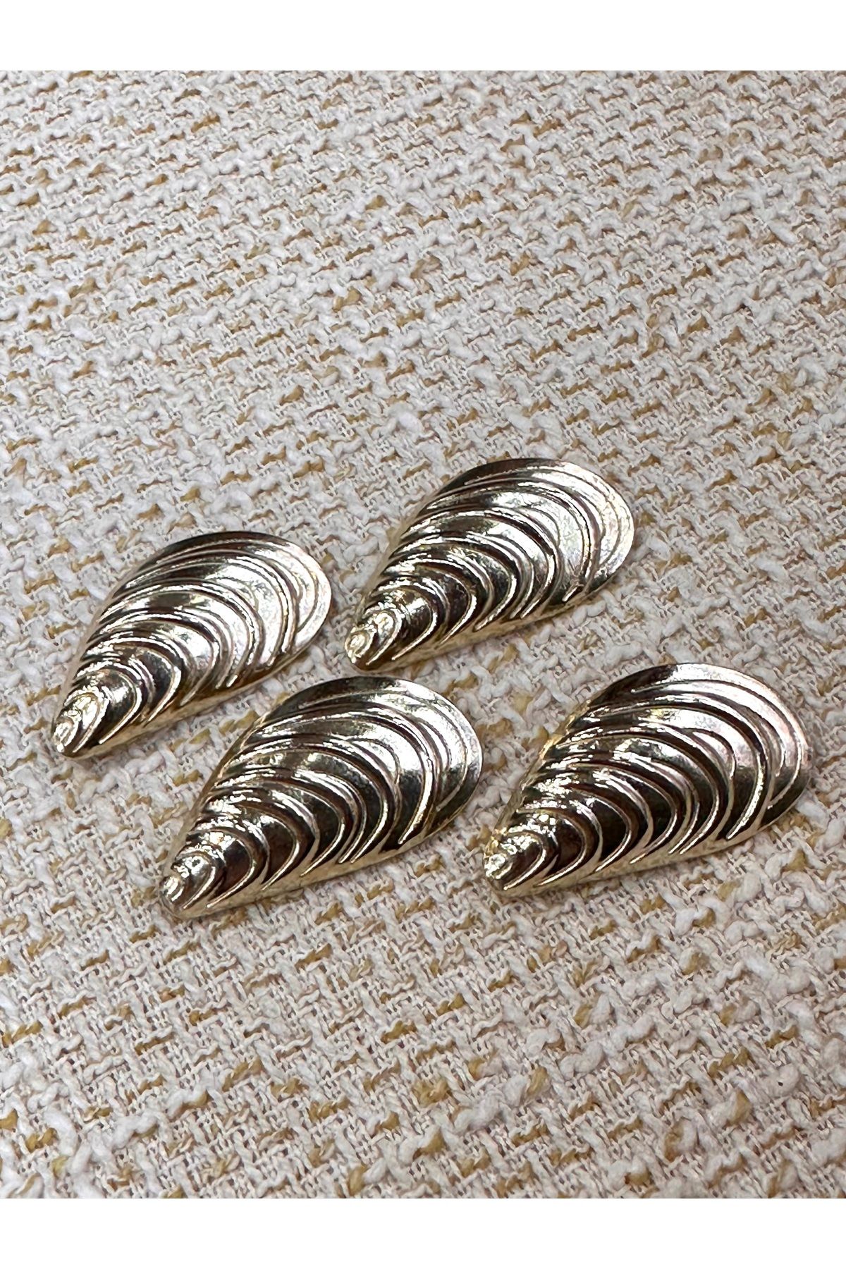 ODDA TASARIM ATÖLYESİ-Set of Large Buttons with Mussel Shell Model Gold Color 2