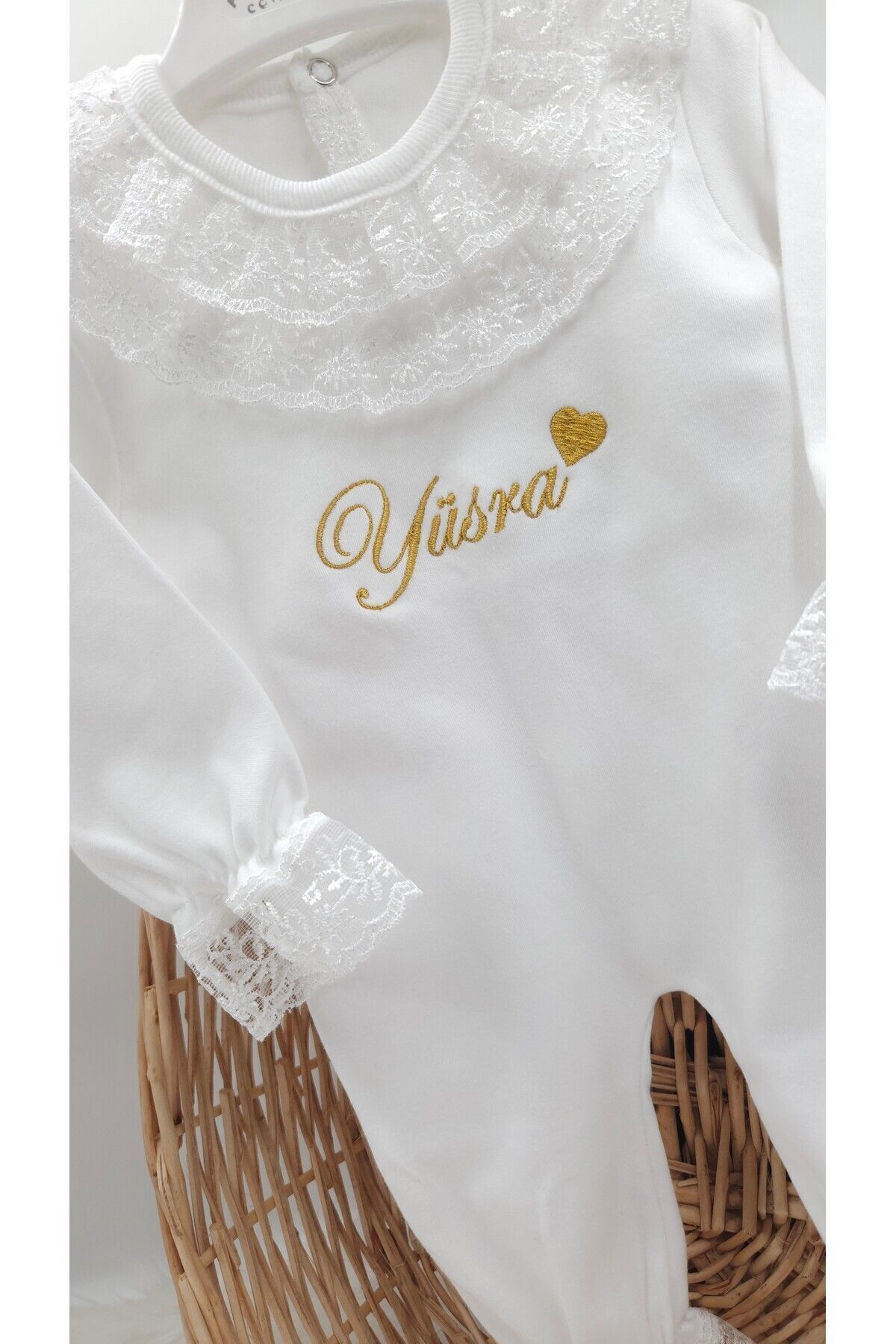 gros shop Yeni Doğan Dantelli 3'lü Hastane Çıkış Tulum Seti (KİŞİYE ÖZGÜ İSİMLİ NAKIŞ DESENLİ) fotoğrafı 4 (önizleme)