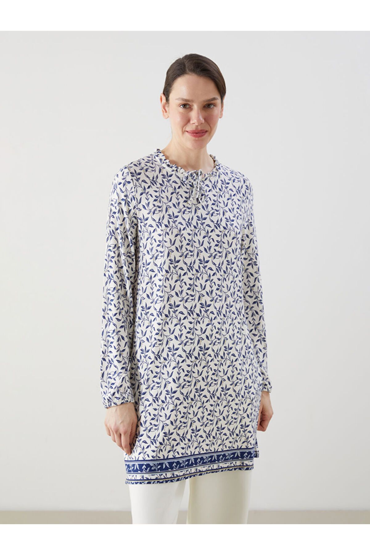 LC Waikiki Yeni Sezon Baglamali Yaka Cicekli Kadin Tunik - S5K545Z8