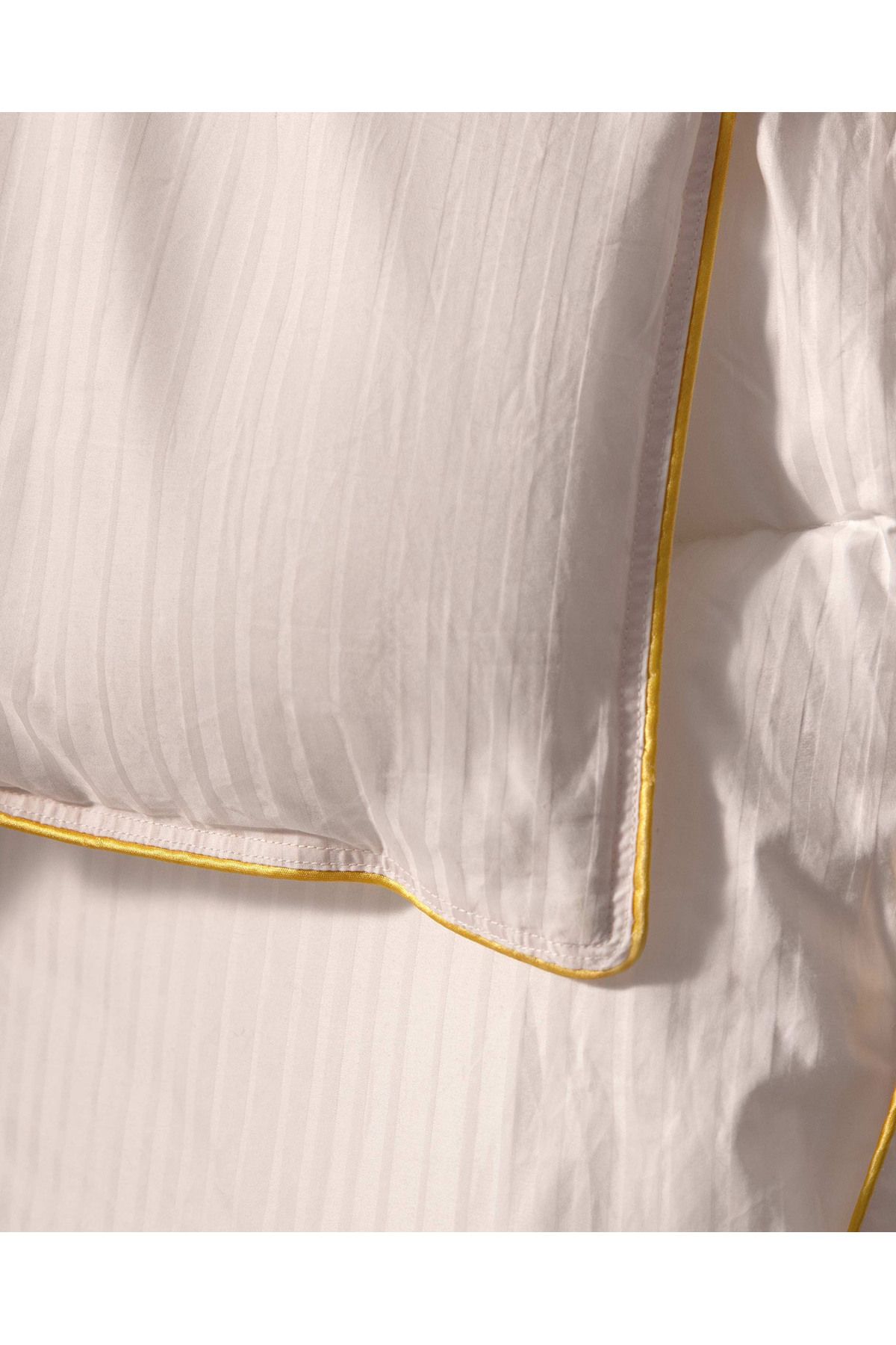 Madame Coco-Navarre Single Quilt 4