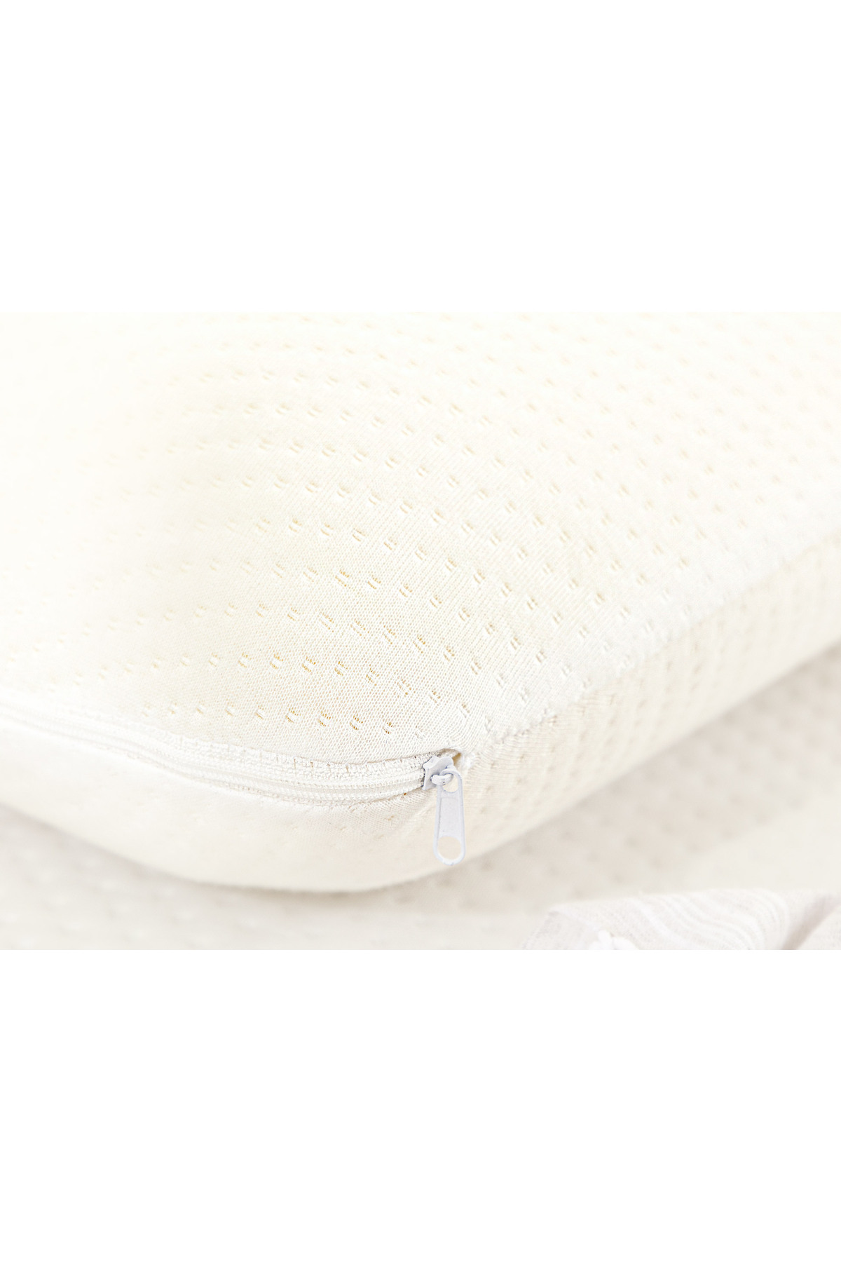 Madame Coco-Darrel Visco Pillow - White 2