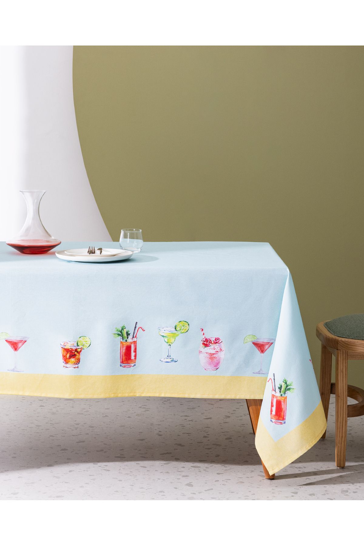 رومیزی چند رنگ سفره وین 150x150 سانتی متر Madame Coco