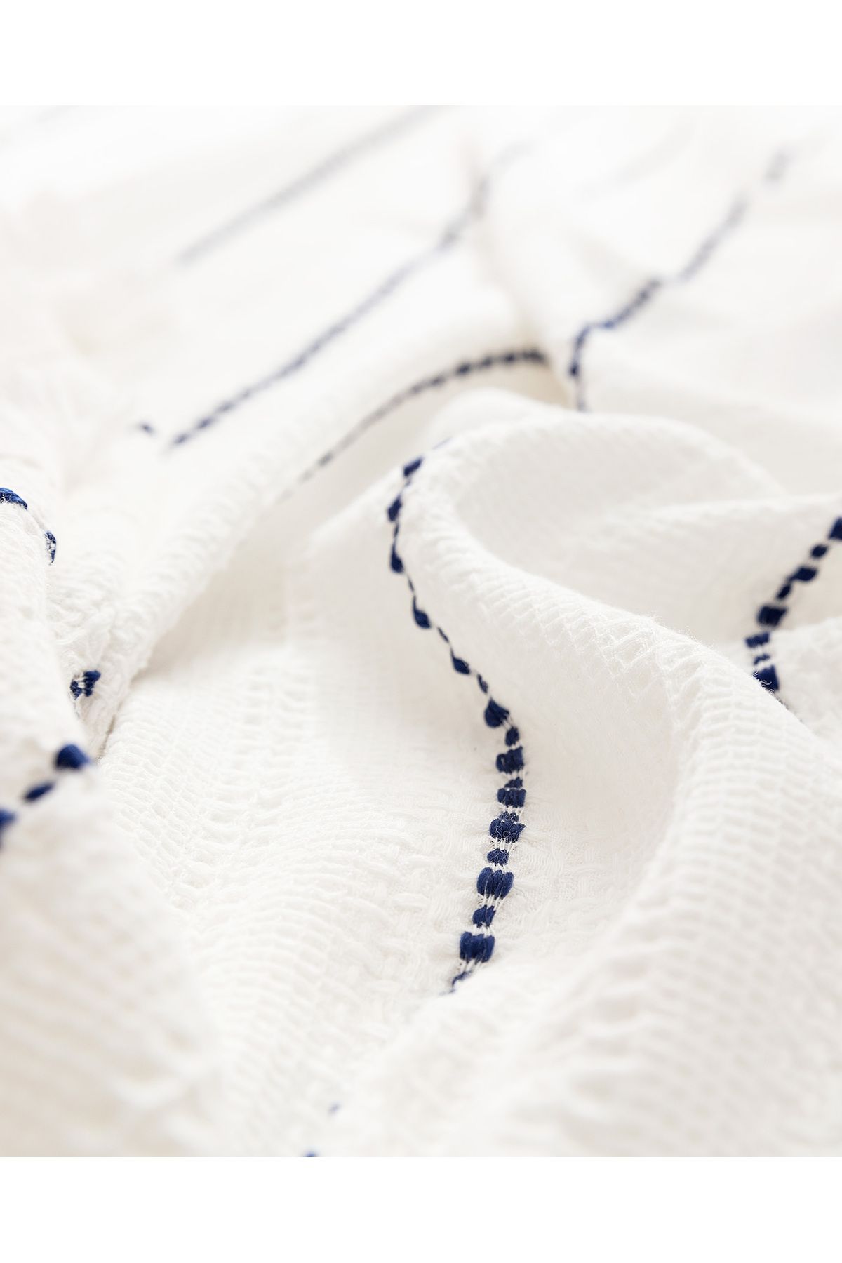 Madame Coco-Envelope Double Bedspread - White 4