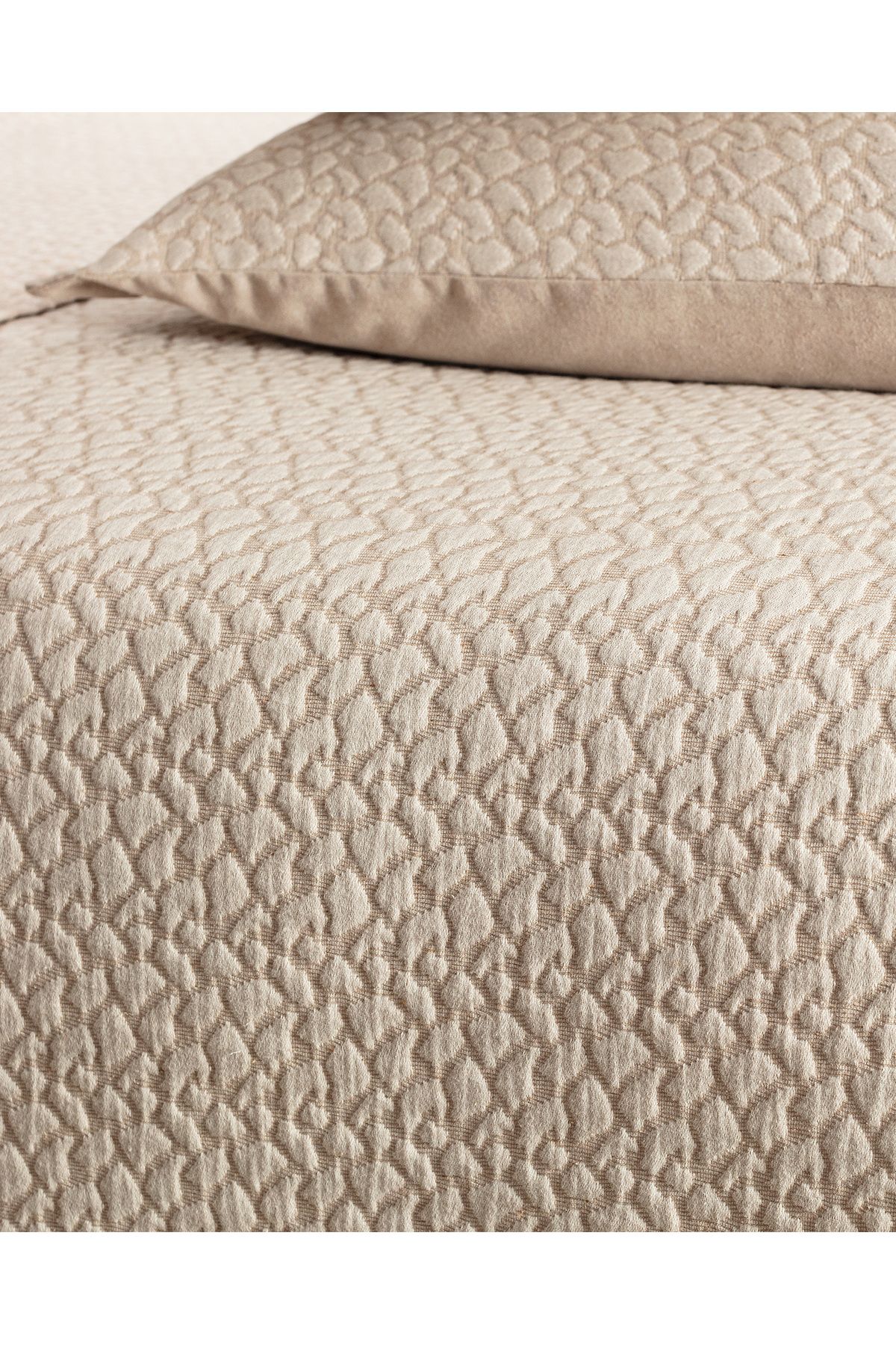 Madame Coco-Beige Single Bedspread 4
