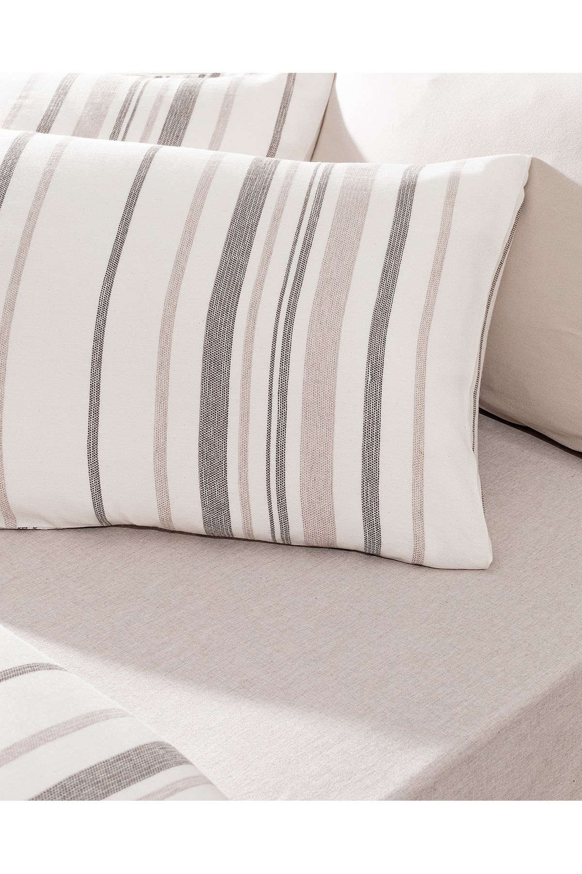 Madame Coco-Colmar Double Beaded Duvet Set 3