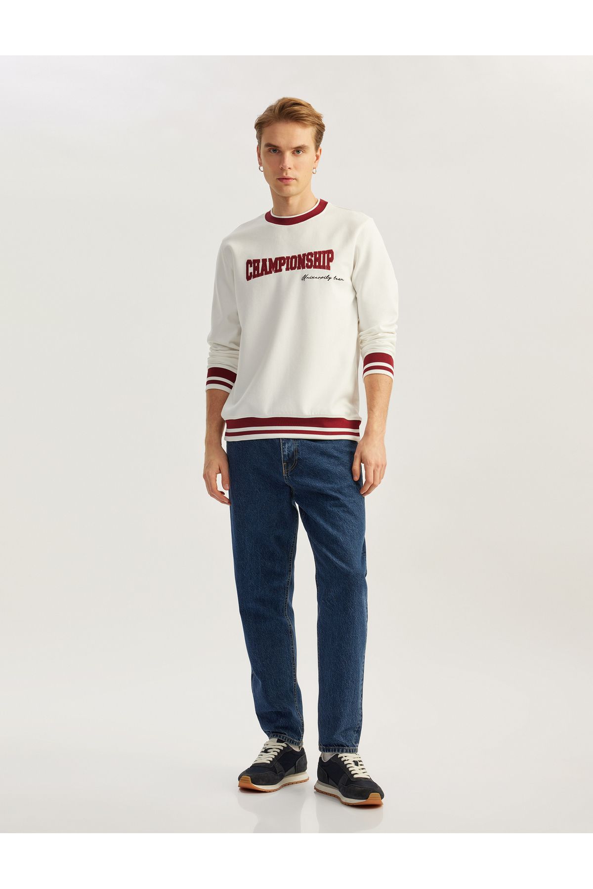 Koton Yeni Sezon Bisiklet Yaka Pamuk Karışımlı Şerit Detaylı Slogan Baskılı Sweatshirt