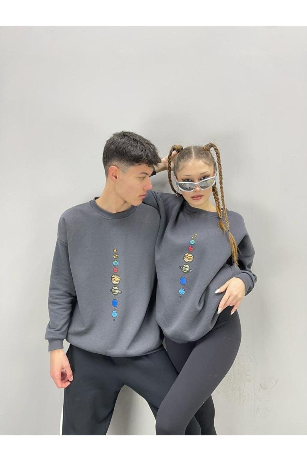 GIANTSTORE Unisex Antrasit Gezegen Baskılı Bisiklet Yaka Sevgili Kombini 2'li Set