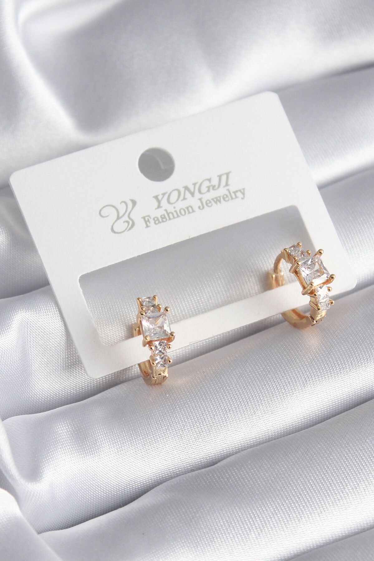 LovelymCo Pirinç Gold Renk Zirkon Taşlı Kadın Küpe - Lisinya