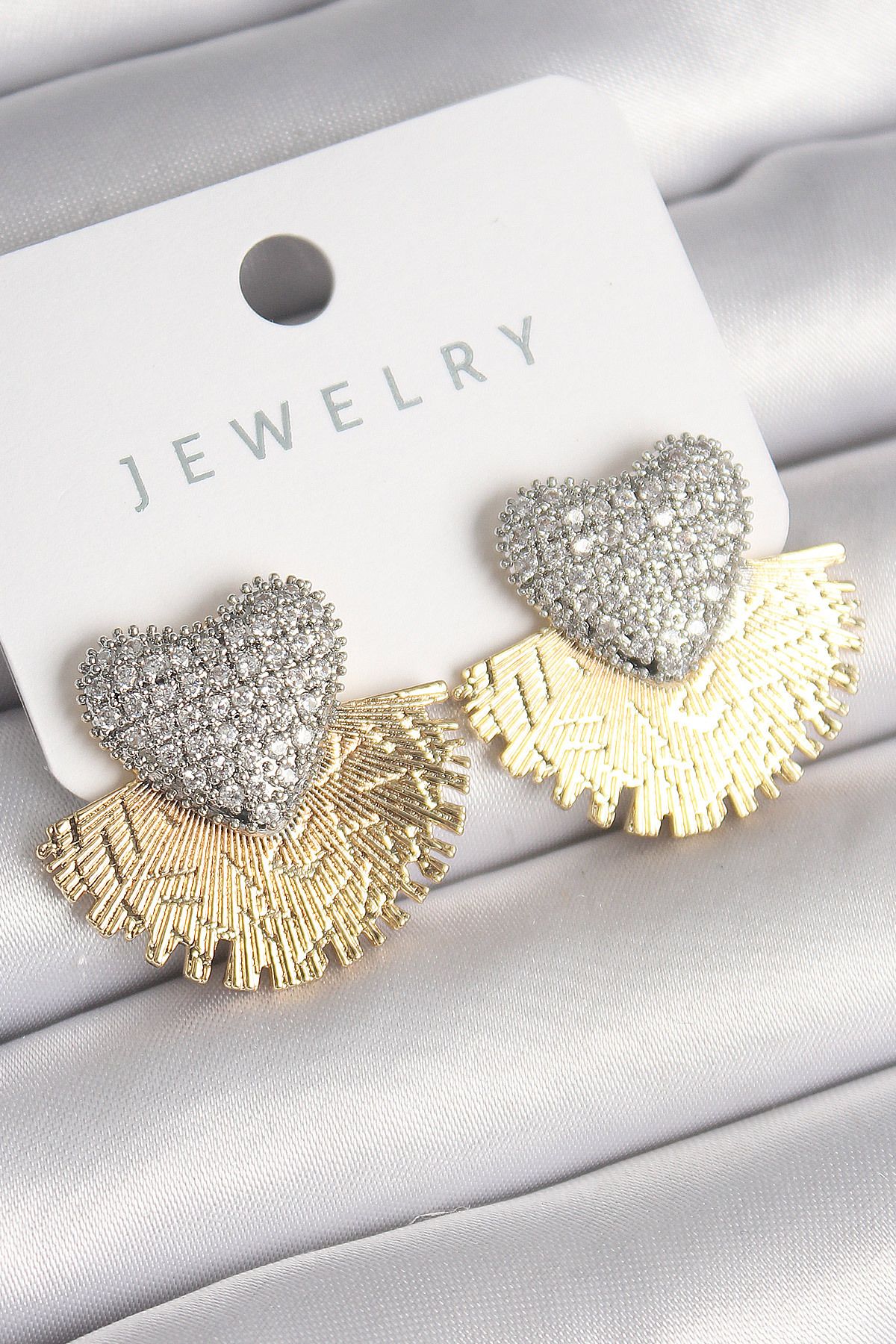 LovelymCo Pirinç Gold Renk İşleme Detaylı Yelpaze Zirkon Taşlı Kalp Model Kadın Küpe - Lisinya