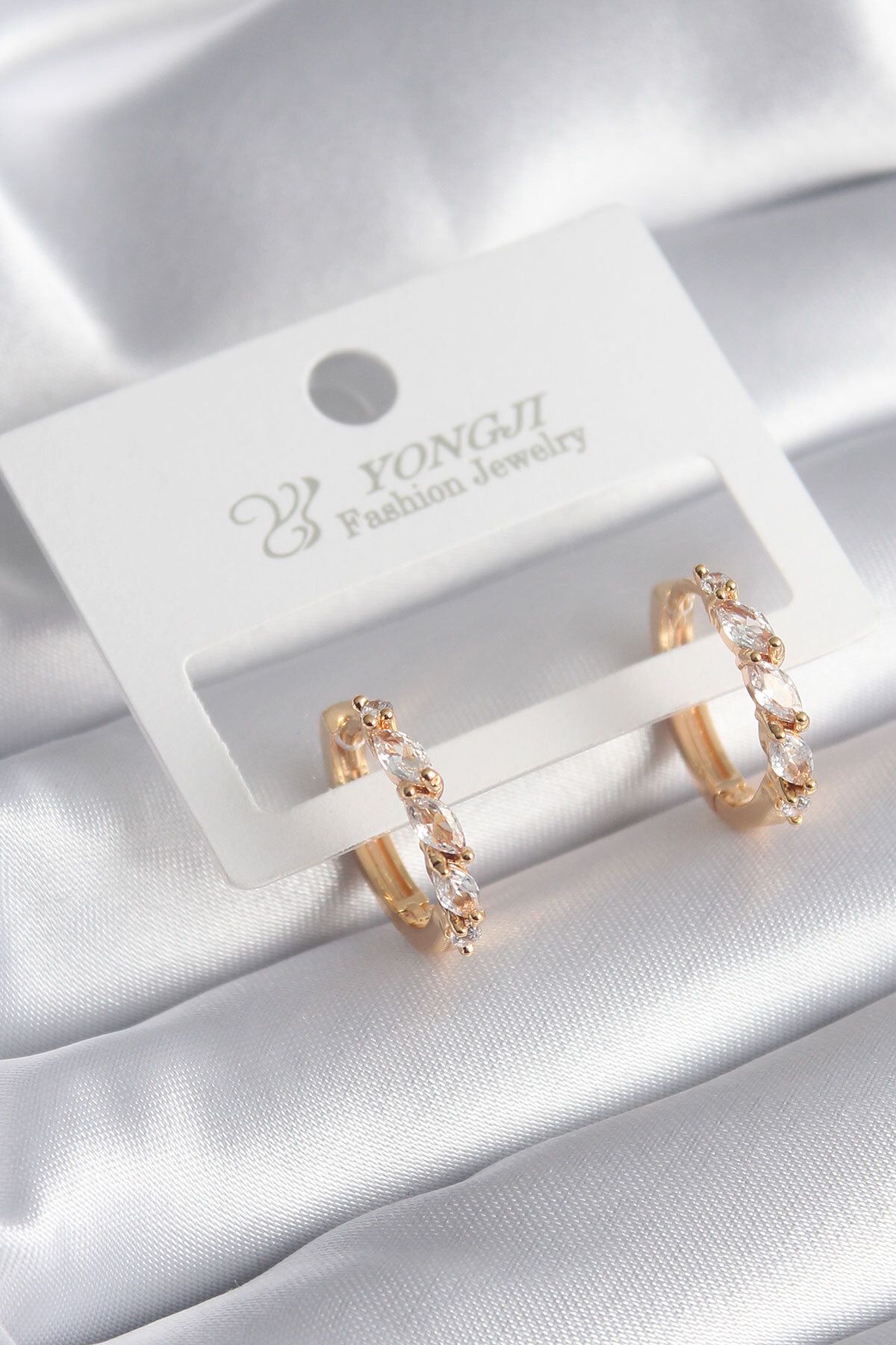 LovelymCo Pirinç Gold Renk Arpa Zirkon Taşlı Halka Model Kadın Küpe - Lisinya