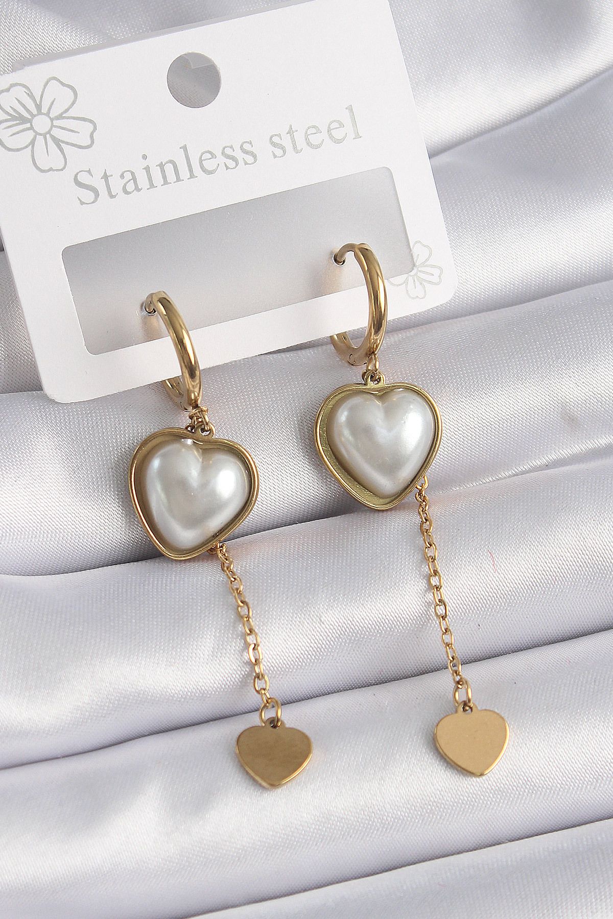 LovelymCo 316L Çelik Gold Renk İnci Kalp Model Sallantı Kalp Detay Kadın Küpe - Lisinya