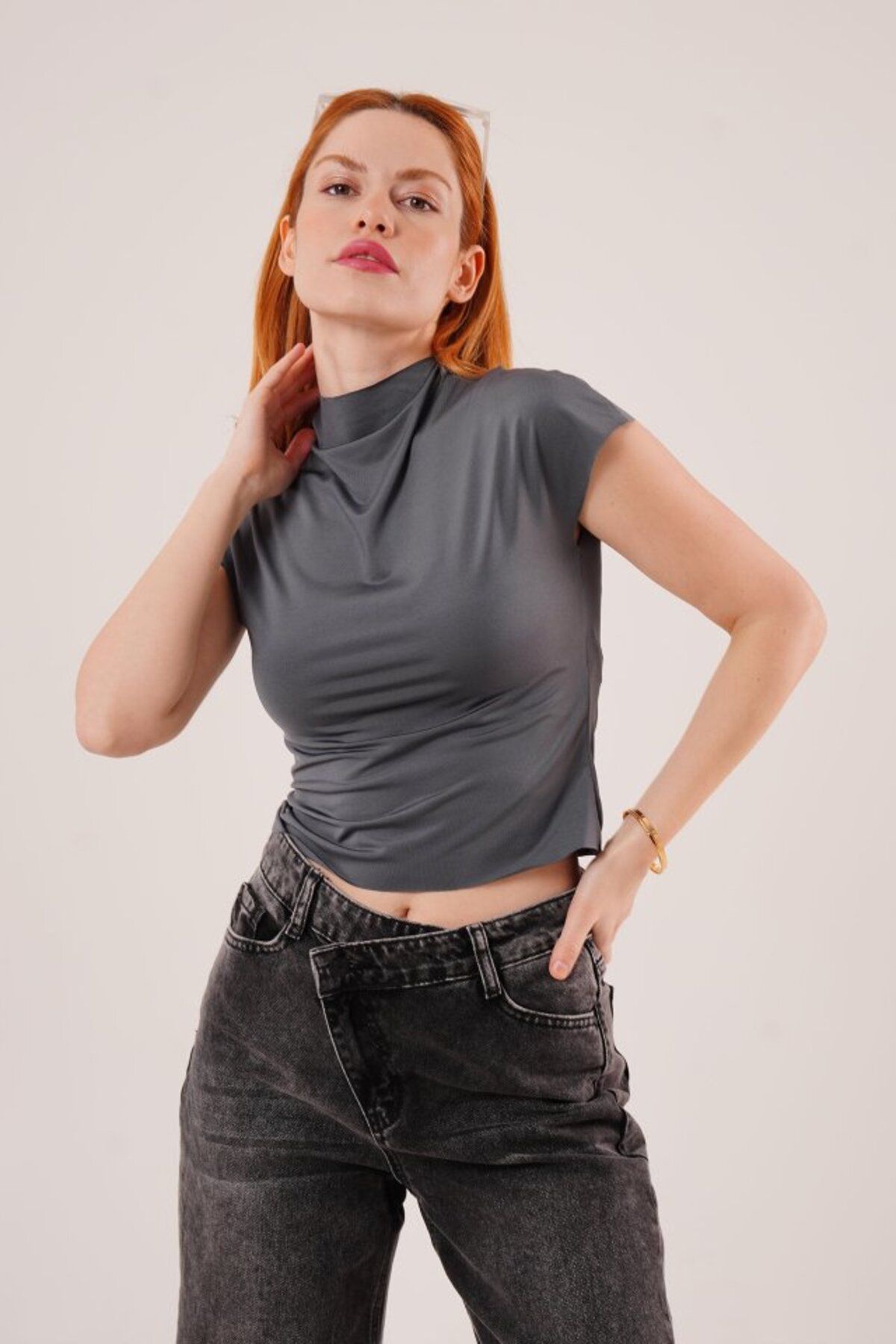 Asap Boğazlı Parlak Kumaş Antrasit Crop
