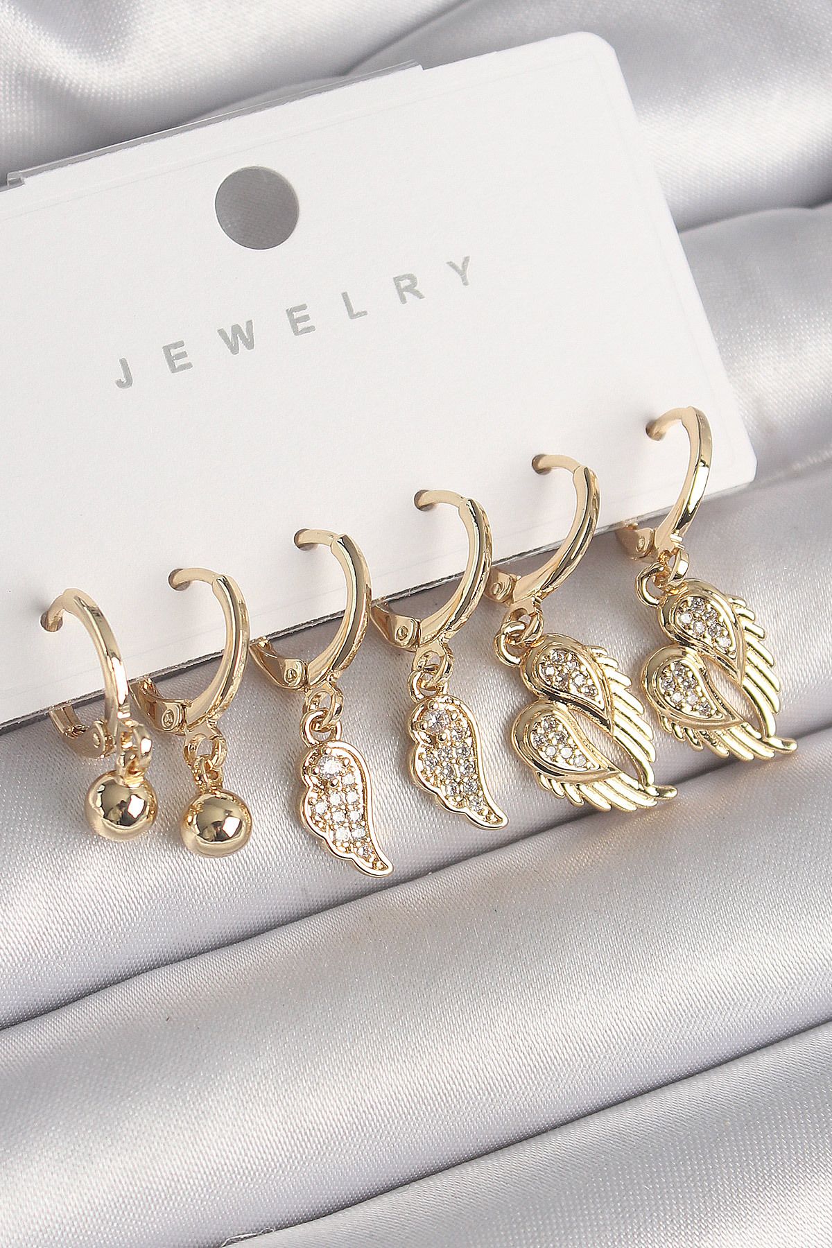 LovelymCo Pirinç Gold Renk Sallantı Zirkon Taşlı Kanat Model Topçuk Detay Kadın Küpe Seti - Lisinya