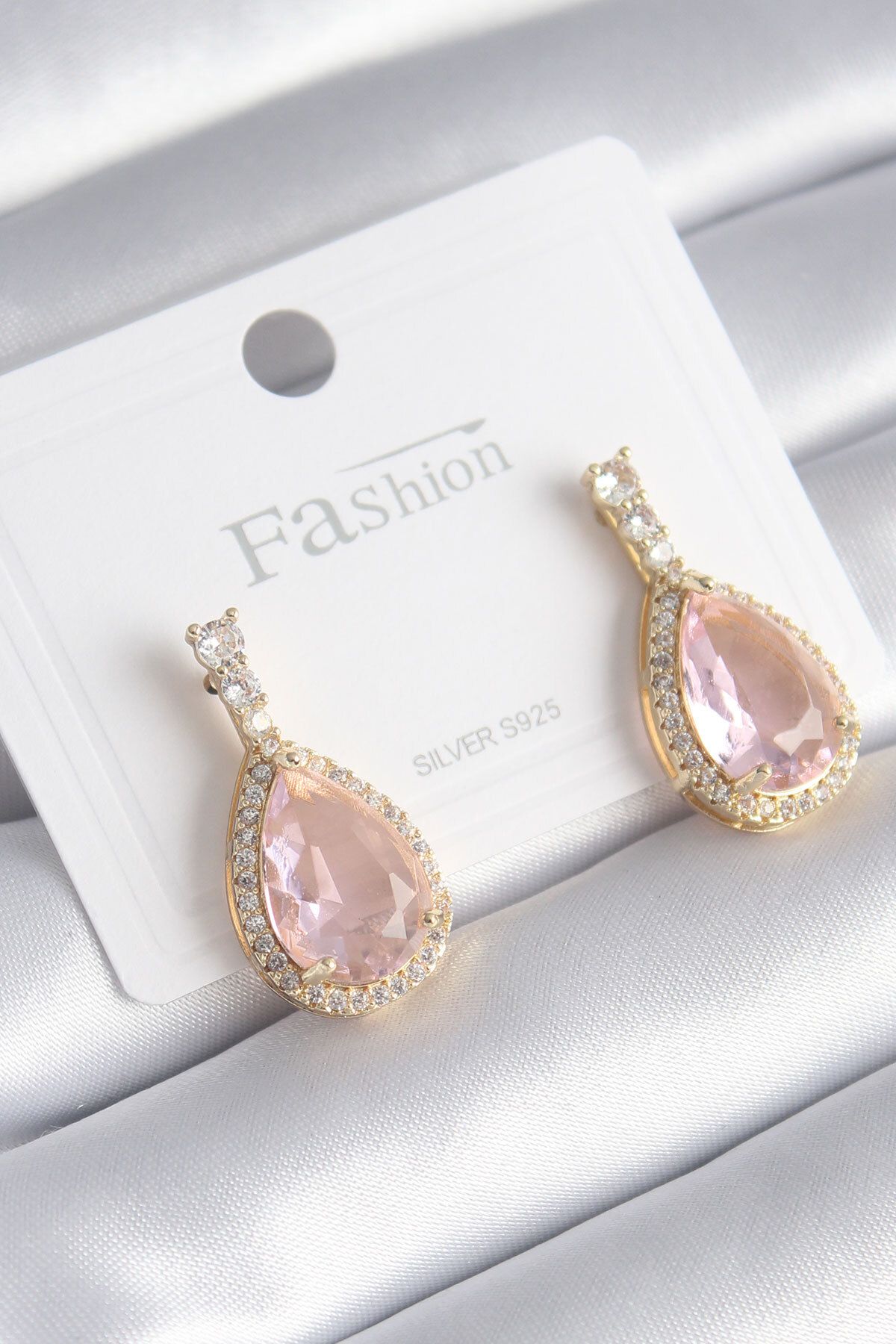 LovelymCo Pirinç Gold Renk Zirkon Taş Detay Damla Pembe Zirkon Taş Model Kadın Küpe - Lisinya