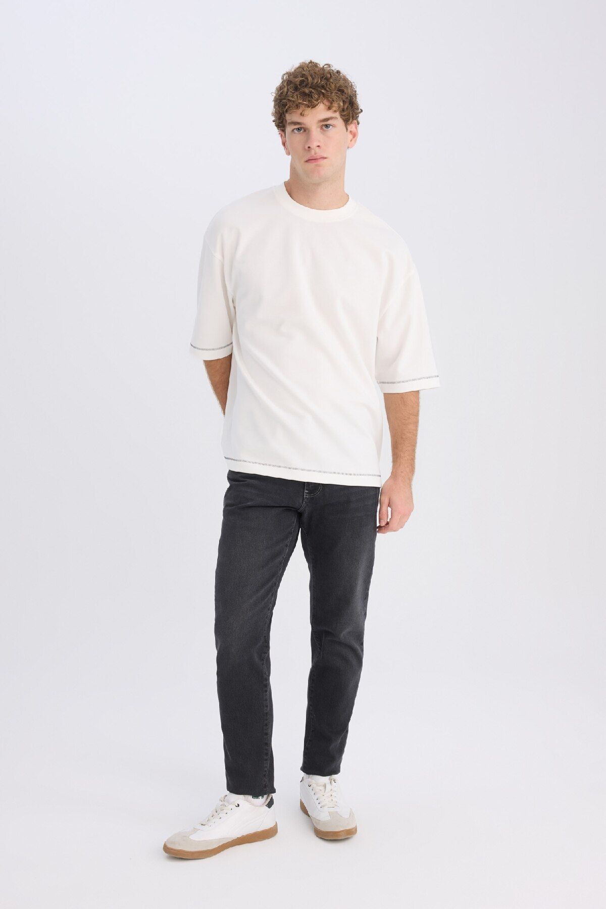 DeFacto Slim Tapered Fit Dar Kalıp Normal Bel Daralan Paça Jean Pantolon D8748AX25SP