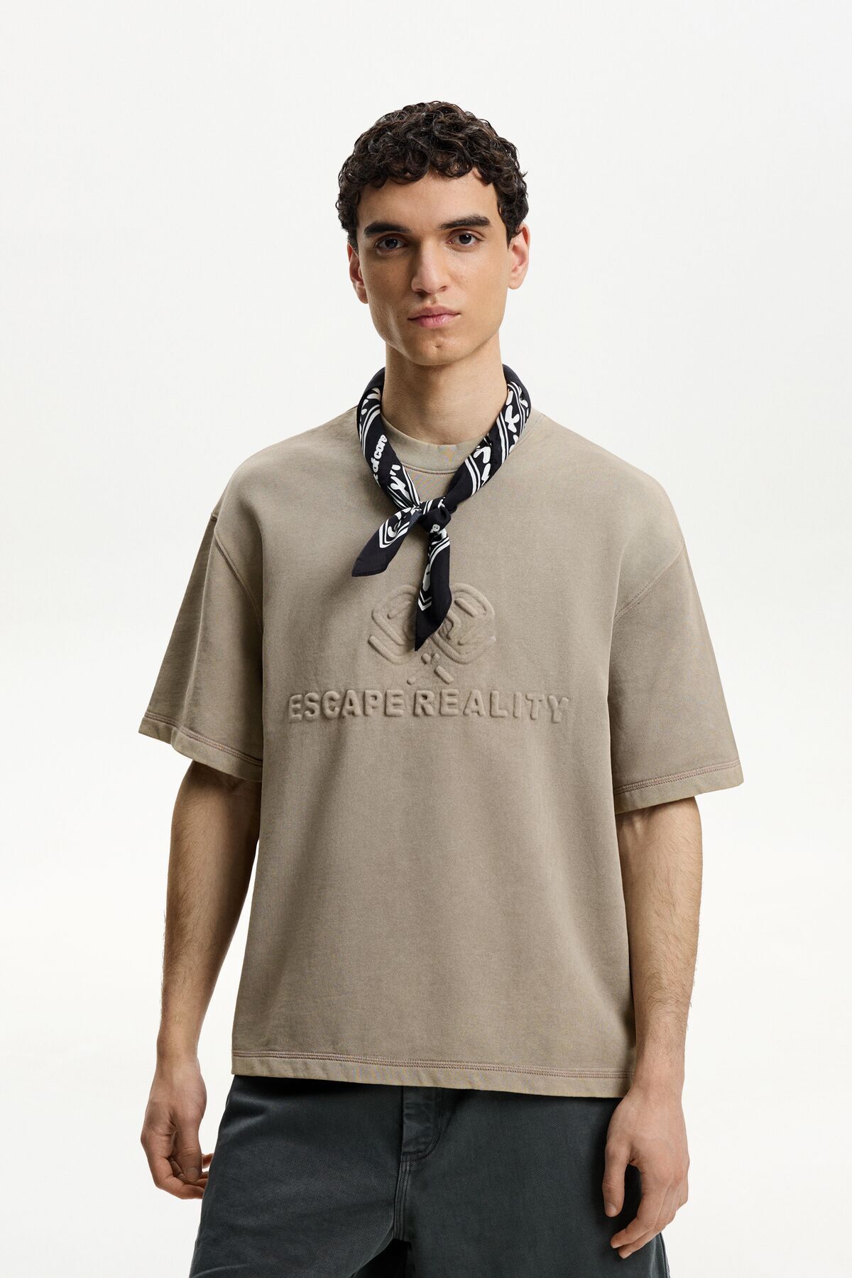تی شرت پنبه دوزی آستین کوتاه Bershka