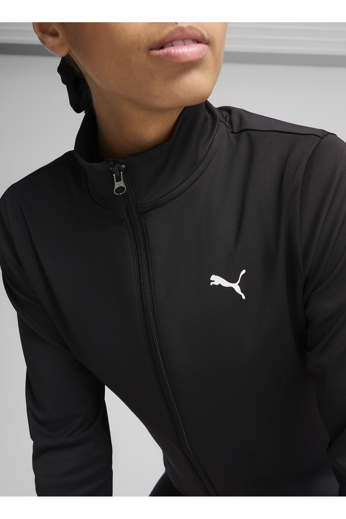 Puma 52612201 W PUMA STRONG FULL ZIP PUM Siyah Dik Yaka Regular Fit Kadın Zip Ceket görsel 2