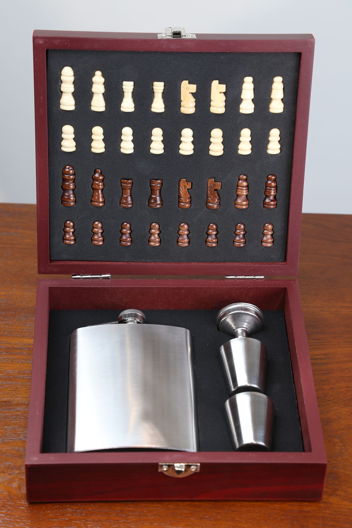 imsaconcept-Silver Flask Set with 2 Shot Glasses, Chess and Funnel 3