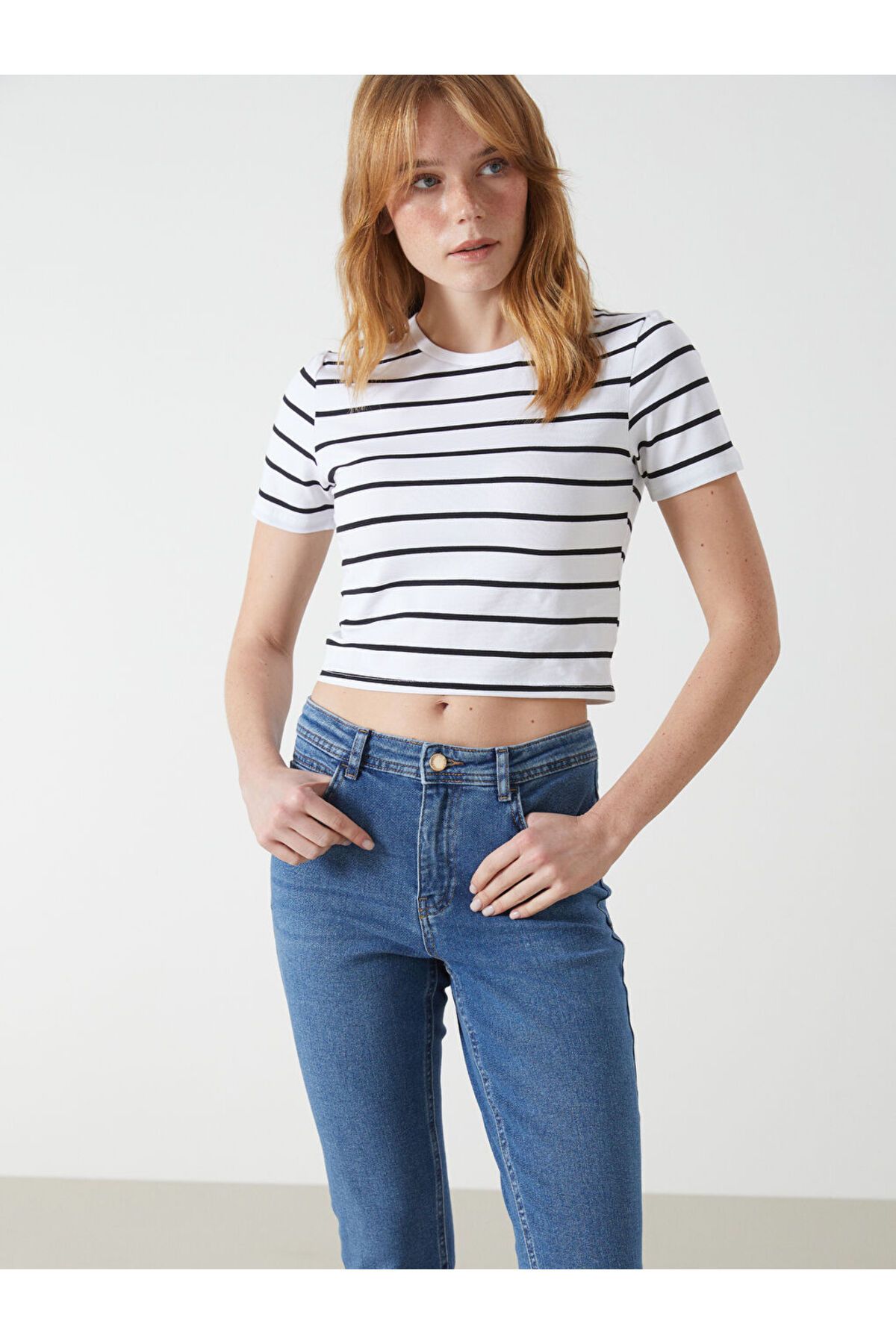 LC Waikiki Yeni Sezon Bisiklet Yaka Cizgili Kadin Crop - S5L018Z8