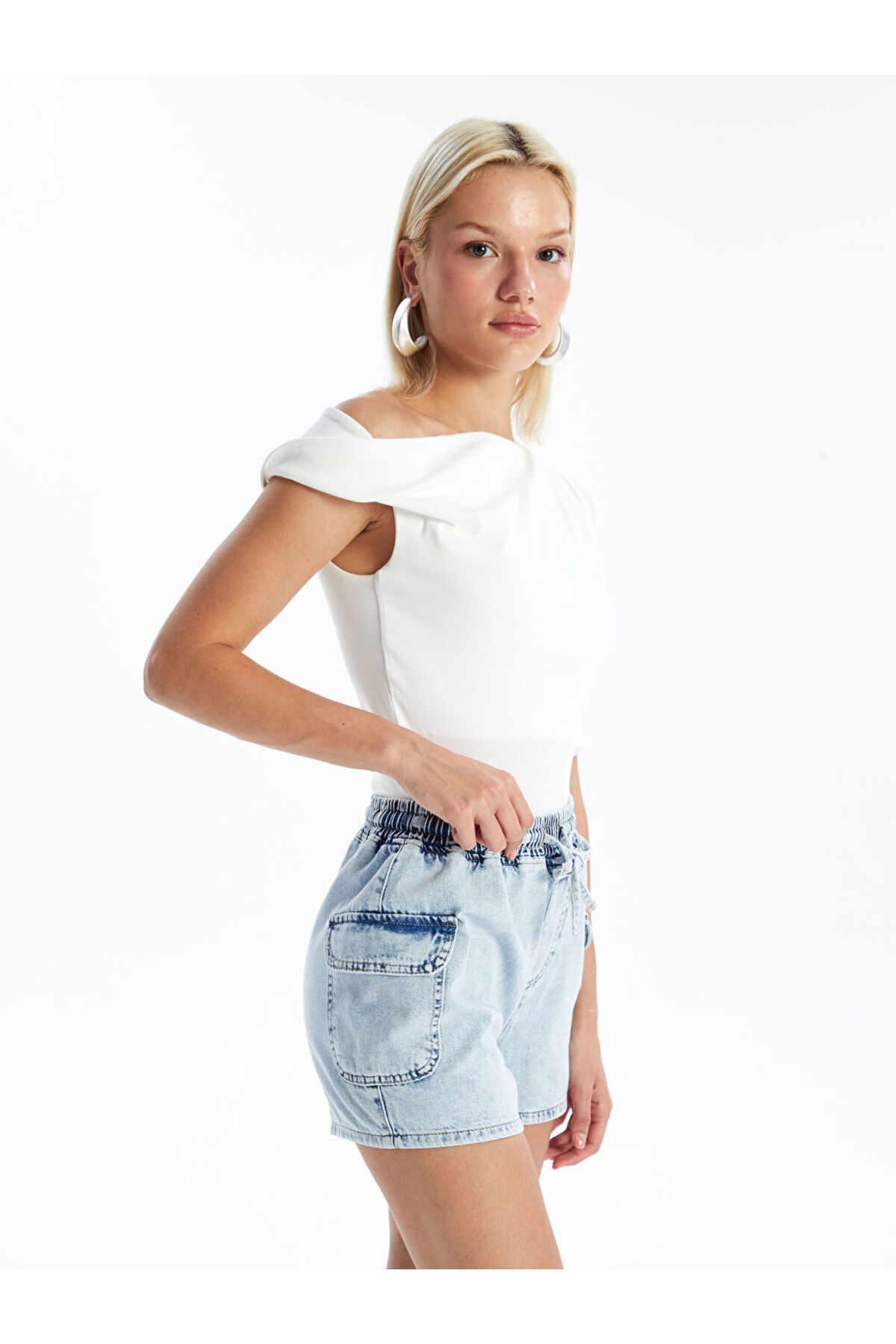 LC Waikiki LCW Beli Lastikli Bermuda Fit Kadın Jean Şort