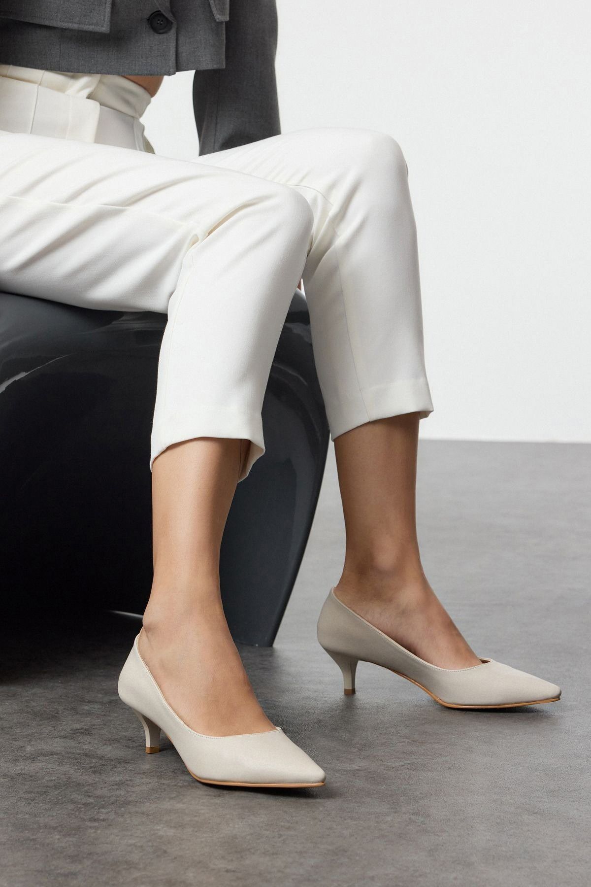 TRENDYOL SHOES-Beige Pointed Toe Women's Classic Kitten Heeled Shoes Takaw25To00022 1