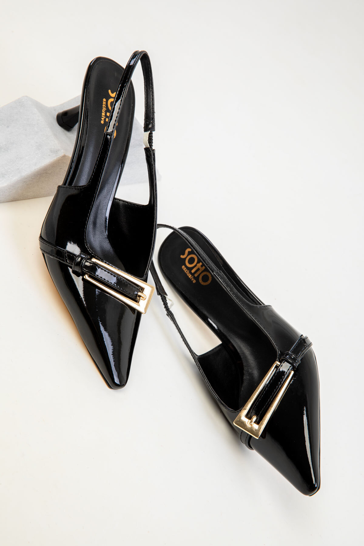 Classic women's shoes with heel of black patent leather 20387