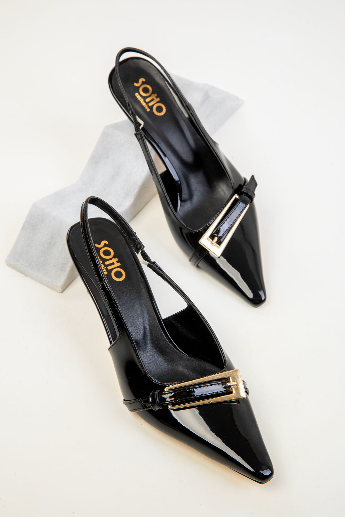 Classic women's shoes with heel of black patent leather 20387