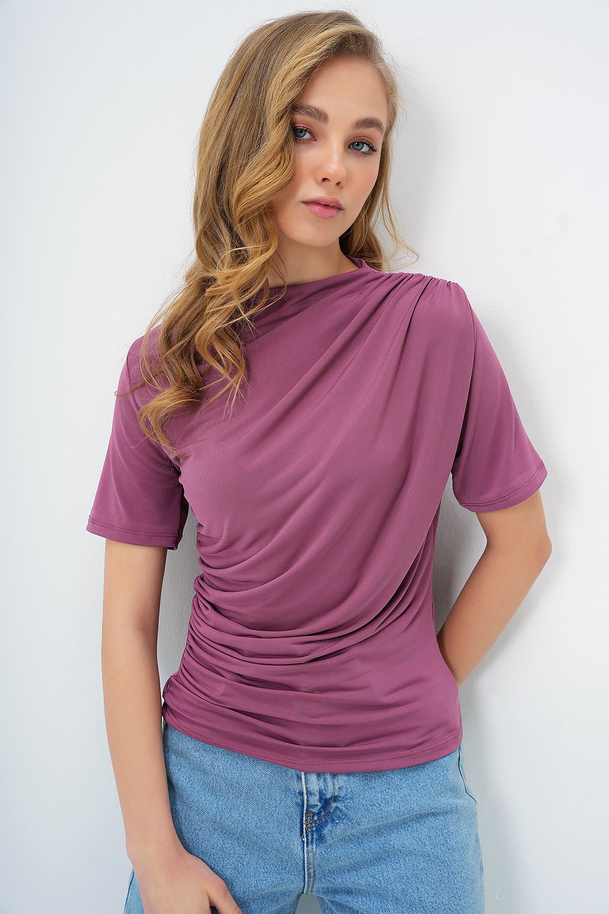 Trend Alaçatı Stili-Bluză pentru femei cu jumătate de mânecă - Dusty Rose, guler vertical, talie și umeri drapate în stil Sandy ALC-X13521 3