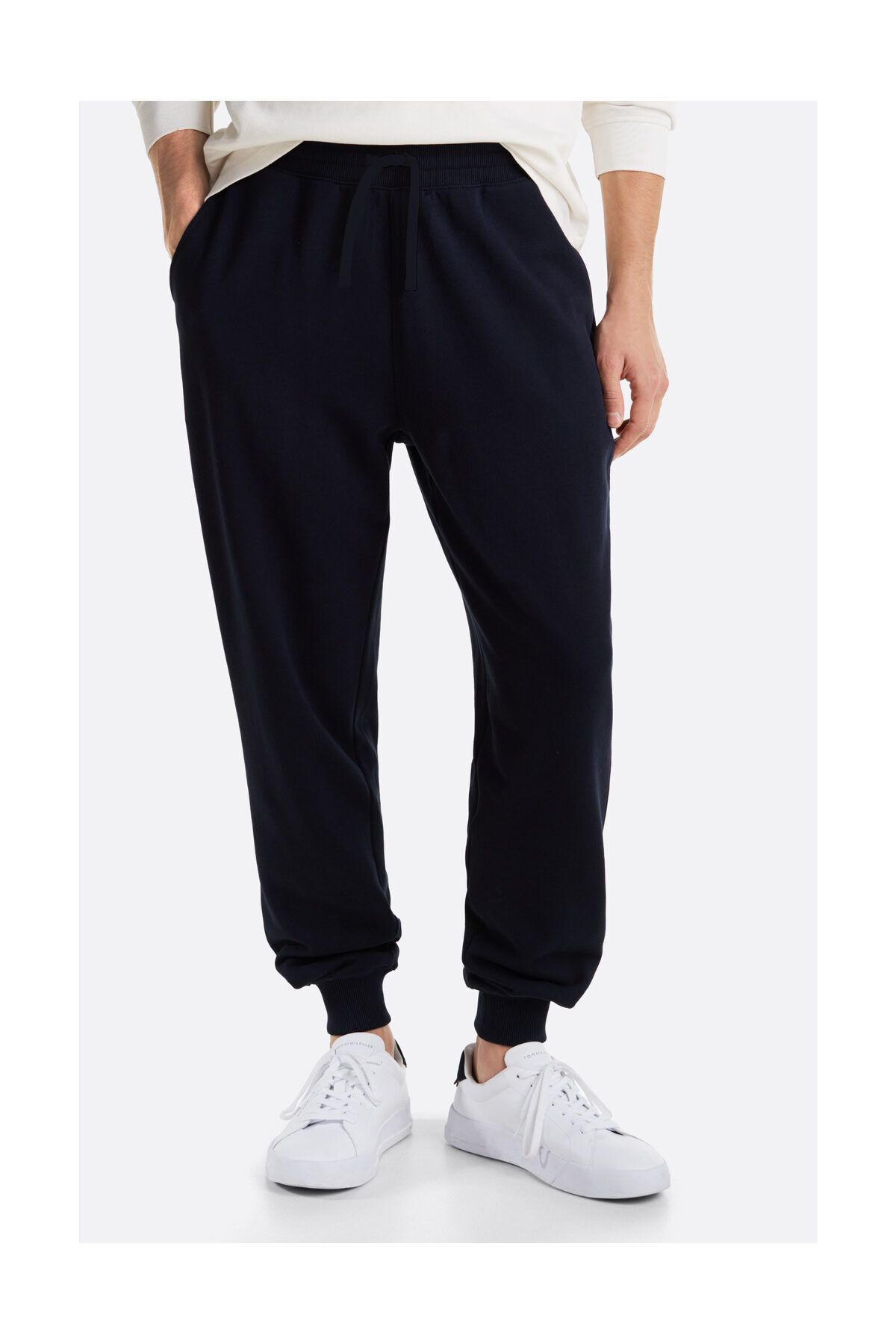 شلوار گرمکن مردانه کش دار با طناب نخی به رنگ آبی سرمه ای MW0MW37236-DW5 Tommy Hilfiger