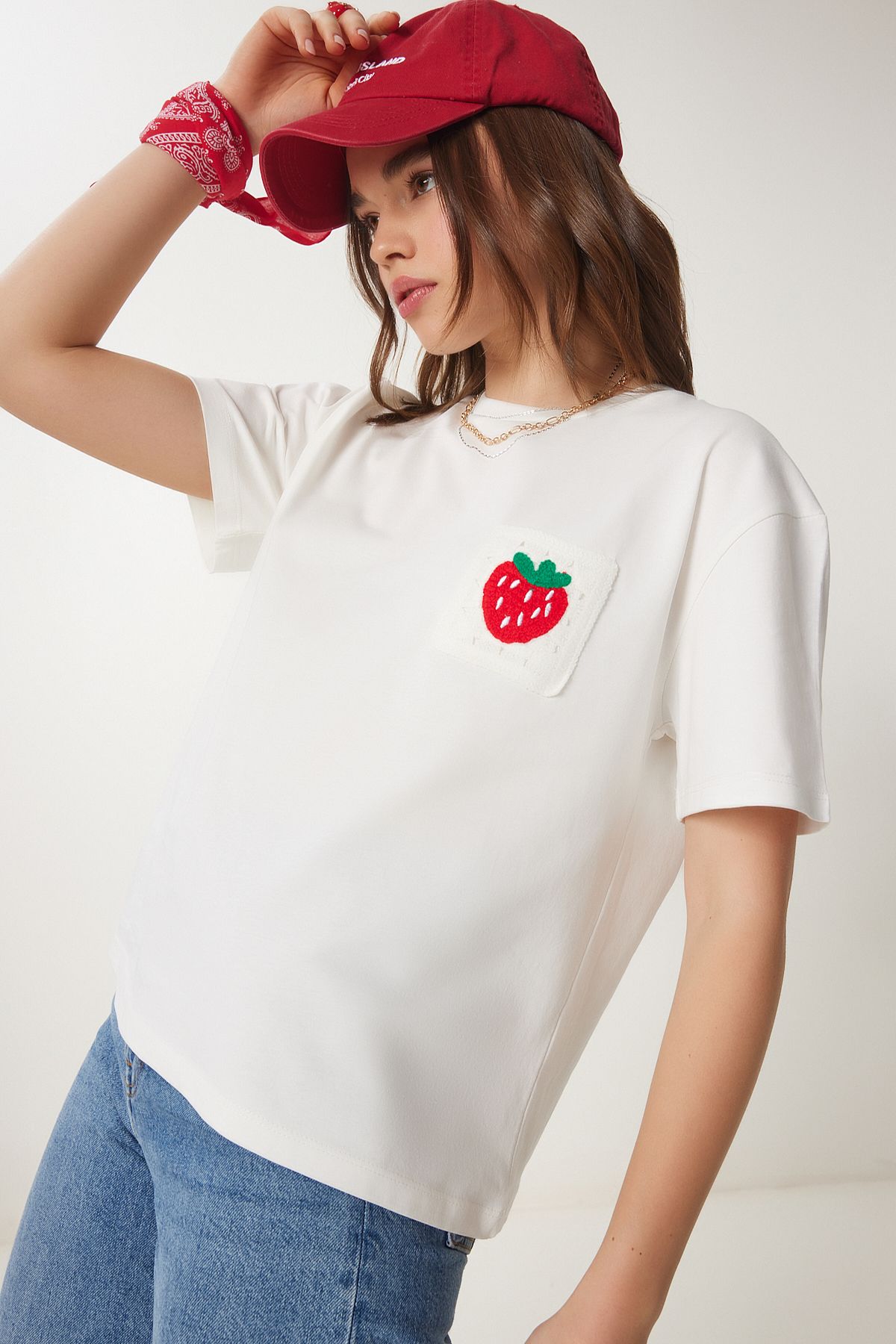 Happiness İstanbul-Damen-T-Shirt aus Baumwolle mit Taschen und Erdbeerstickerei in Ecru CR00449 3