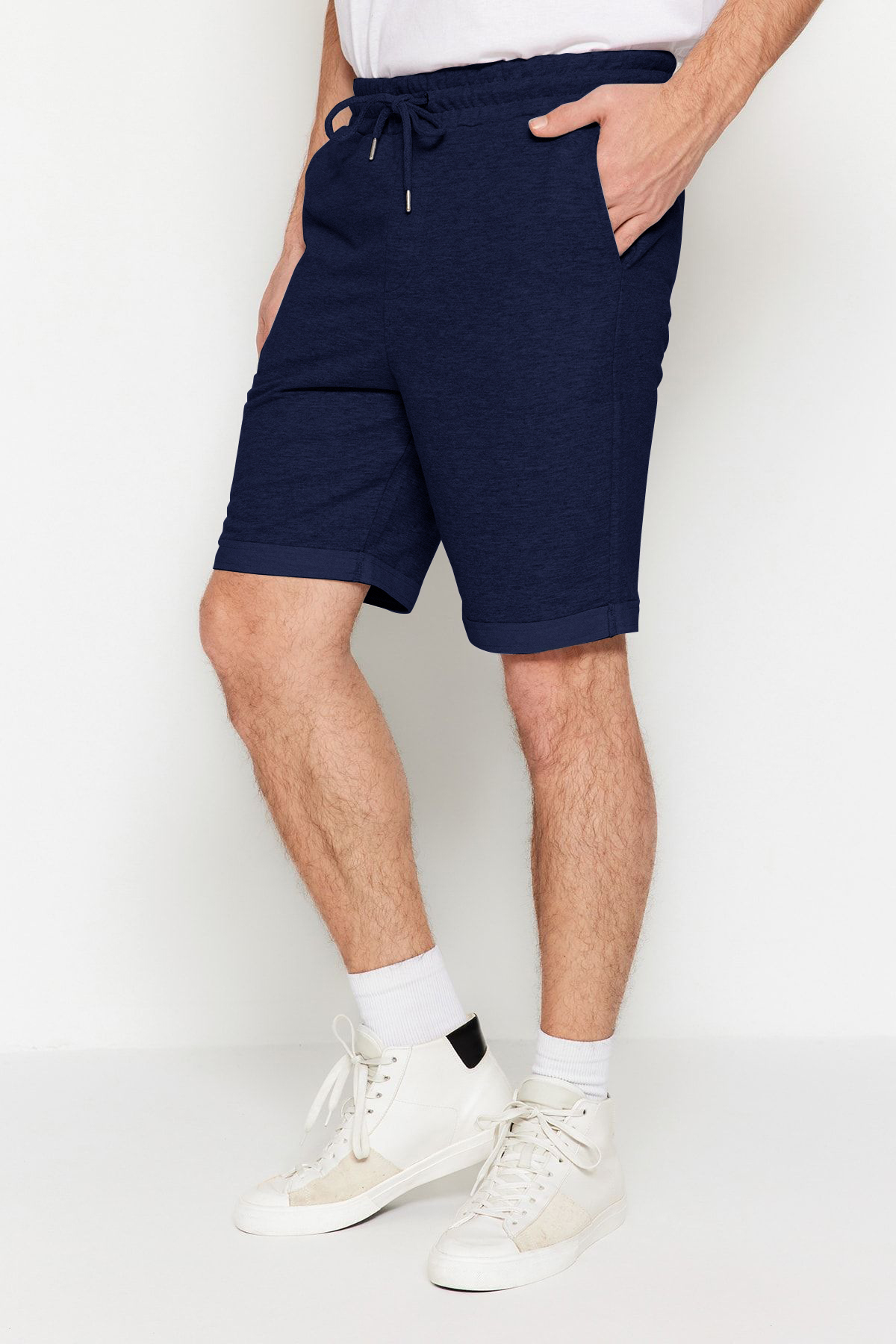 Trendyolmilla  Indigo Regular/Normal Kesim Orta Boy Lastik Belli Bağcıklı Duble Paça Şort TMNSS21SR0046 - Görsel 8