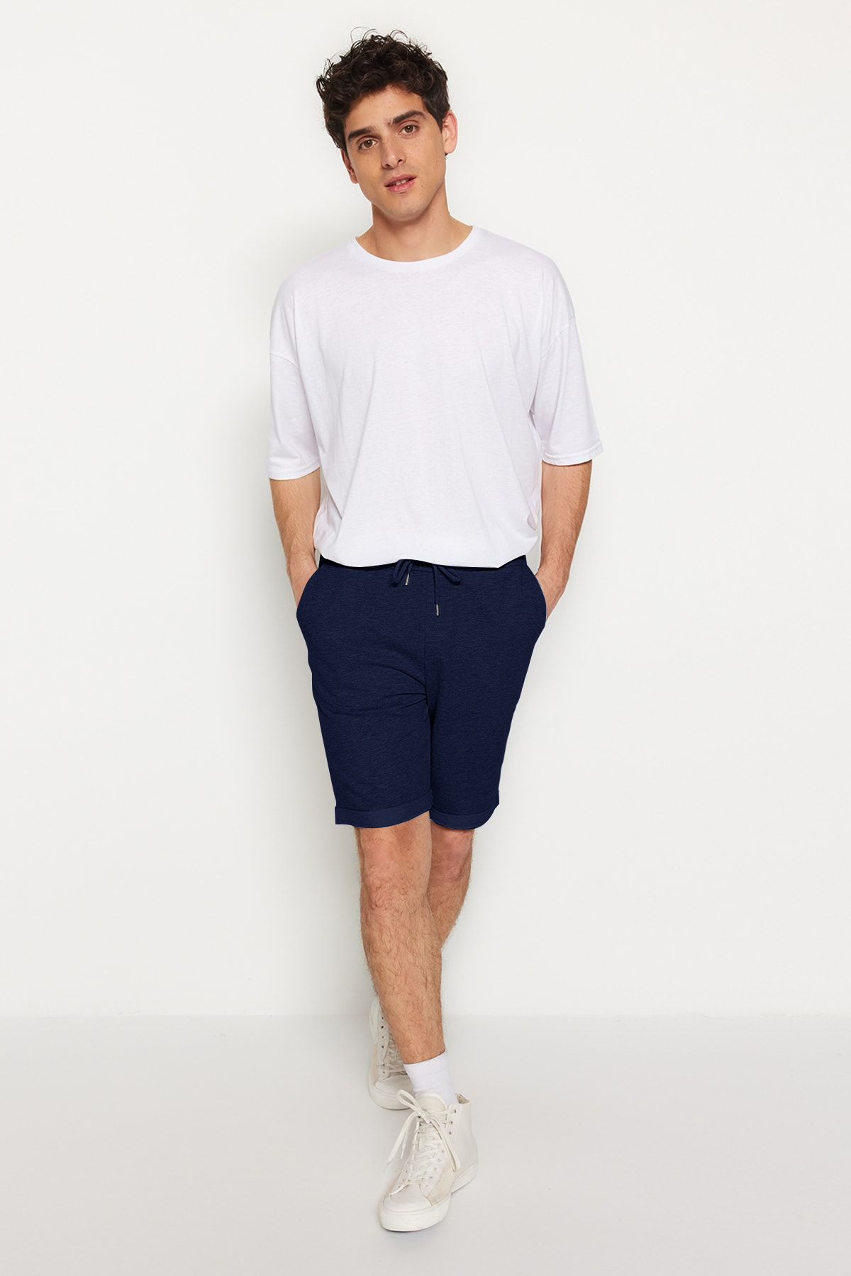 Trendyolmilla  Indigo Regular/Normal Kesim Orta Boy Lastik Belli Bağcıklı Duble Paça Şort TMNSS21SR0046 - Görsel 9