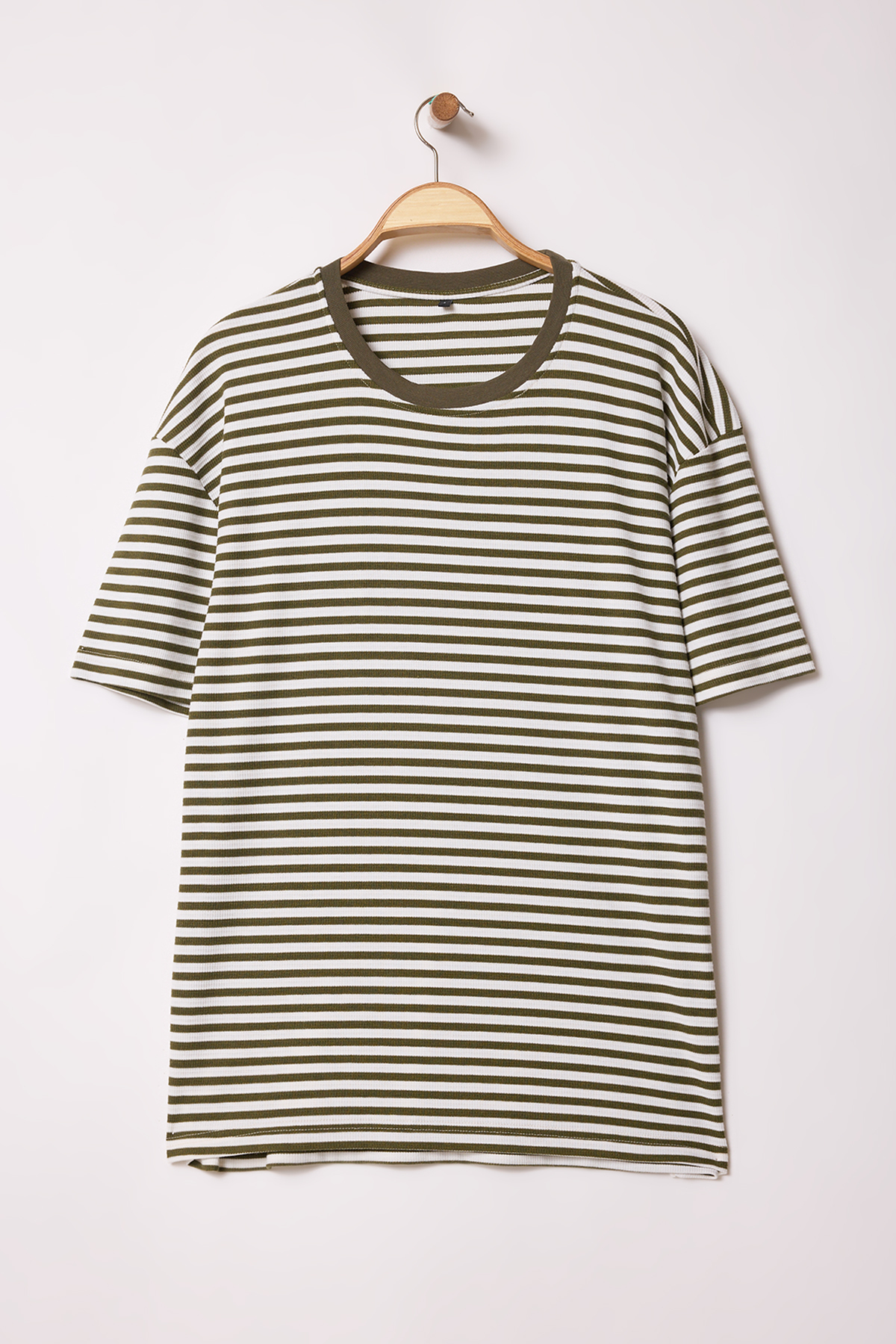 Trendyolmilla  Haki-Ekru Çizgili Oversize/Geniş Kesim Dokulu T-Shirt TMNSS25TS00081 - Görsel 5