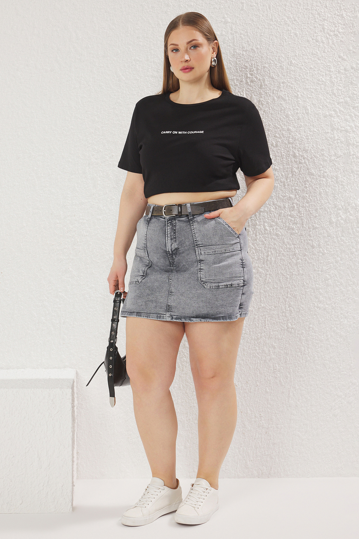 Trendyol Curve-Grauer Jeans-Shortsrock mit hoher Taille und Übergröße TBBSS25AP00022 1