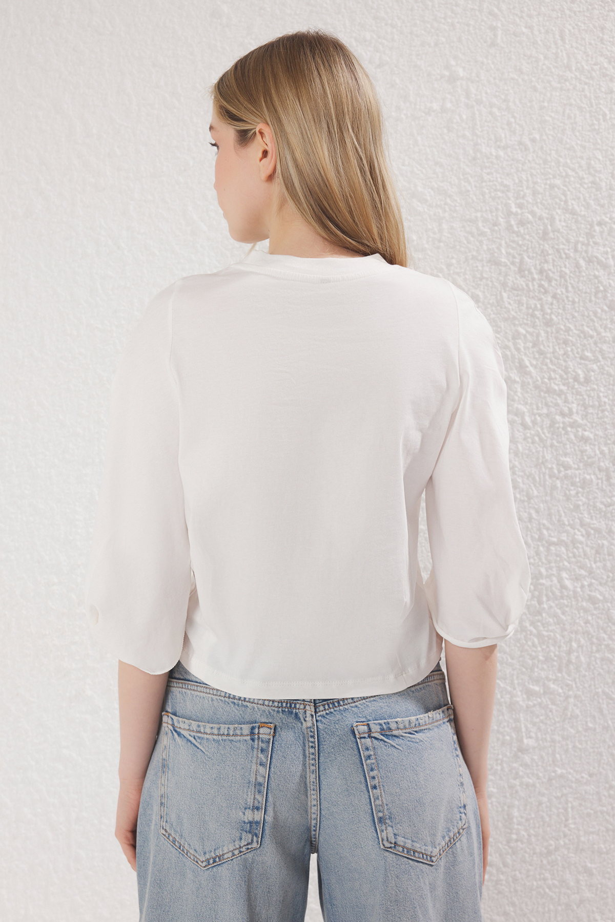 Trendyolmilla  Ekru %100 Kalın Pamuklu Regular/Normal Kalıp Kol Detaylı Örme T-Shirt TWOSS25TS00065 - Görsel 4